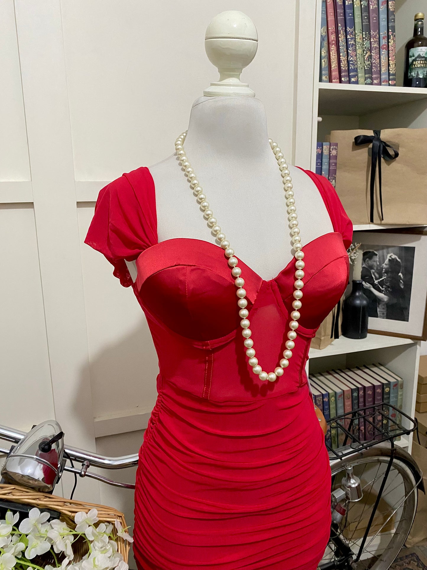 Vestido midi ajustado rojo manga caída