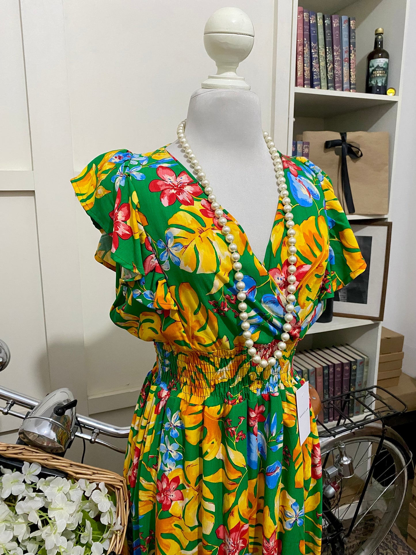 Vestido largo línea A verde flores sin manga