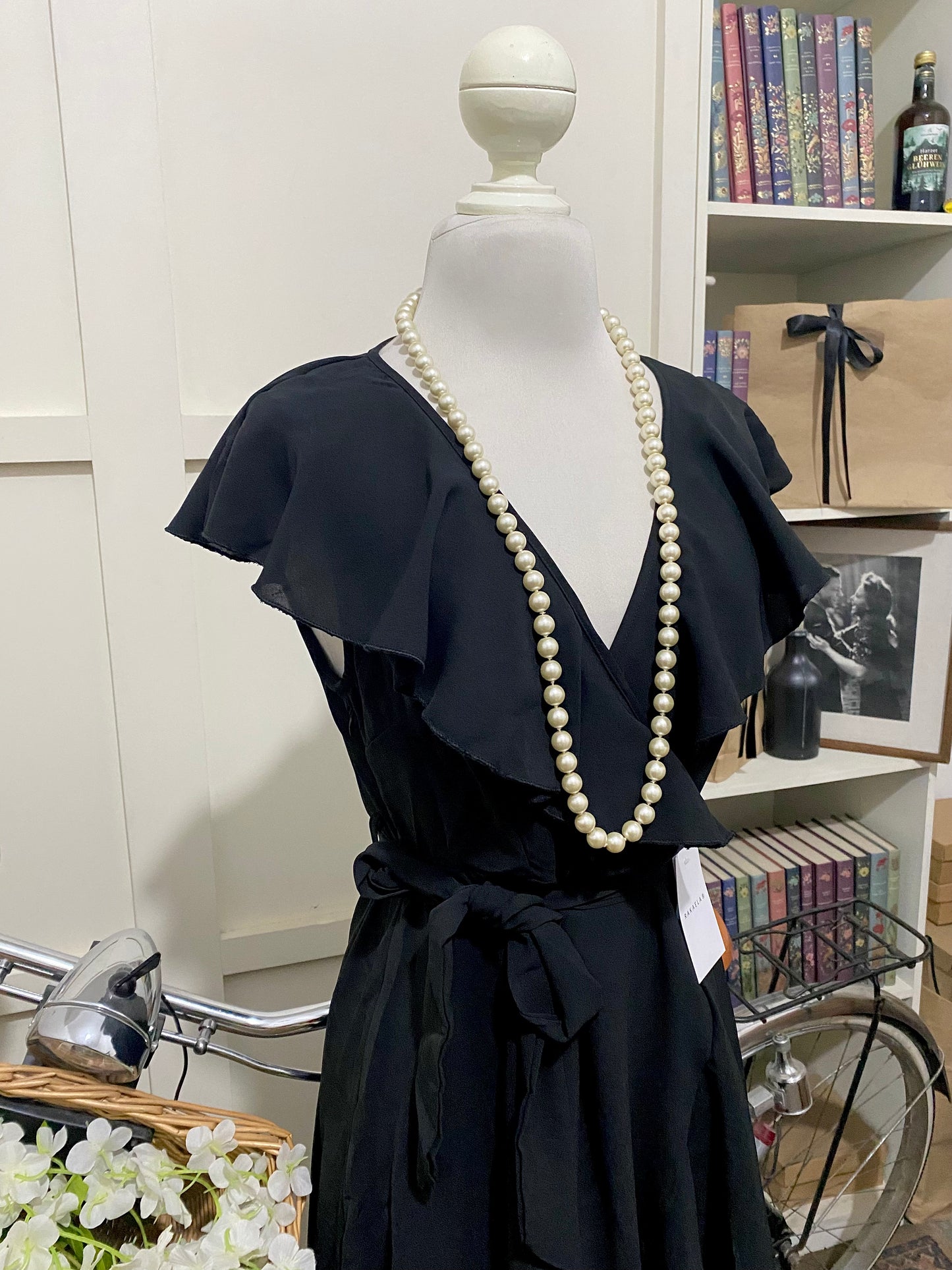 Vestido midi línea A negro sin manga