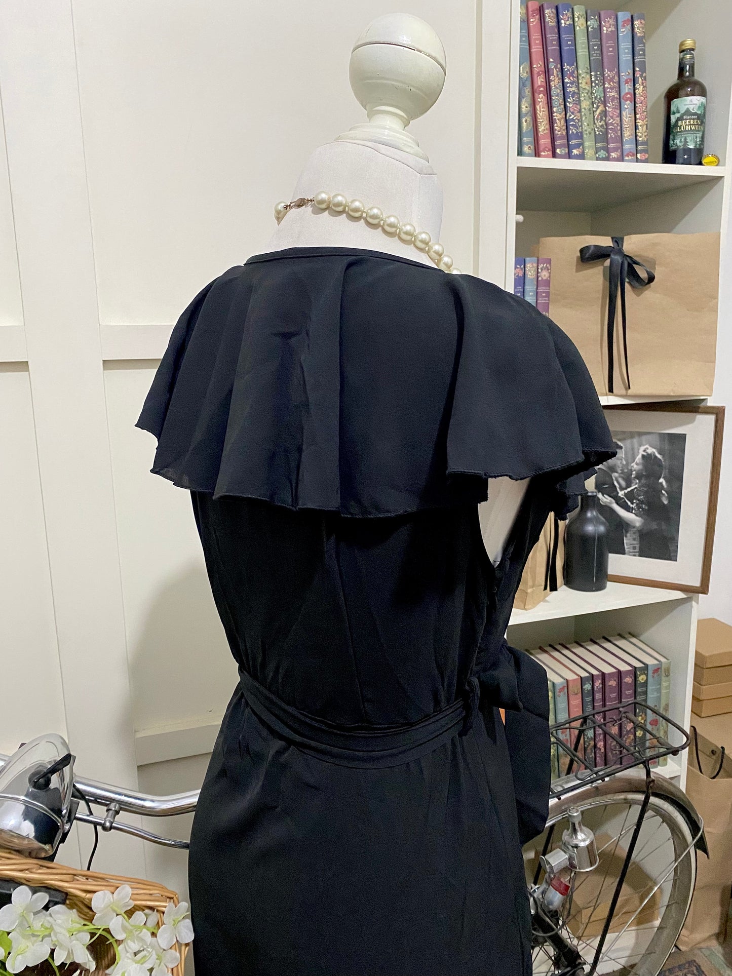 Vestido midi línea A negro sin manga