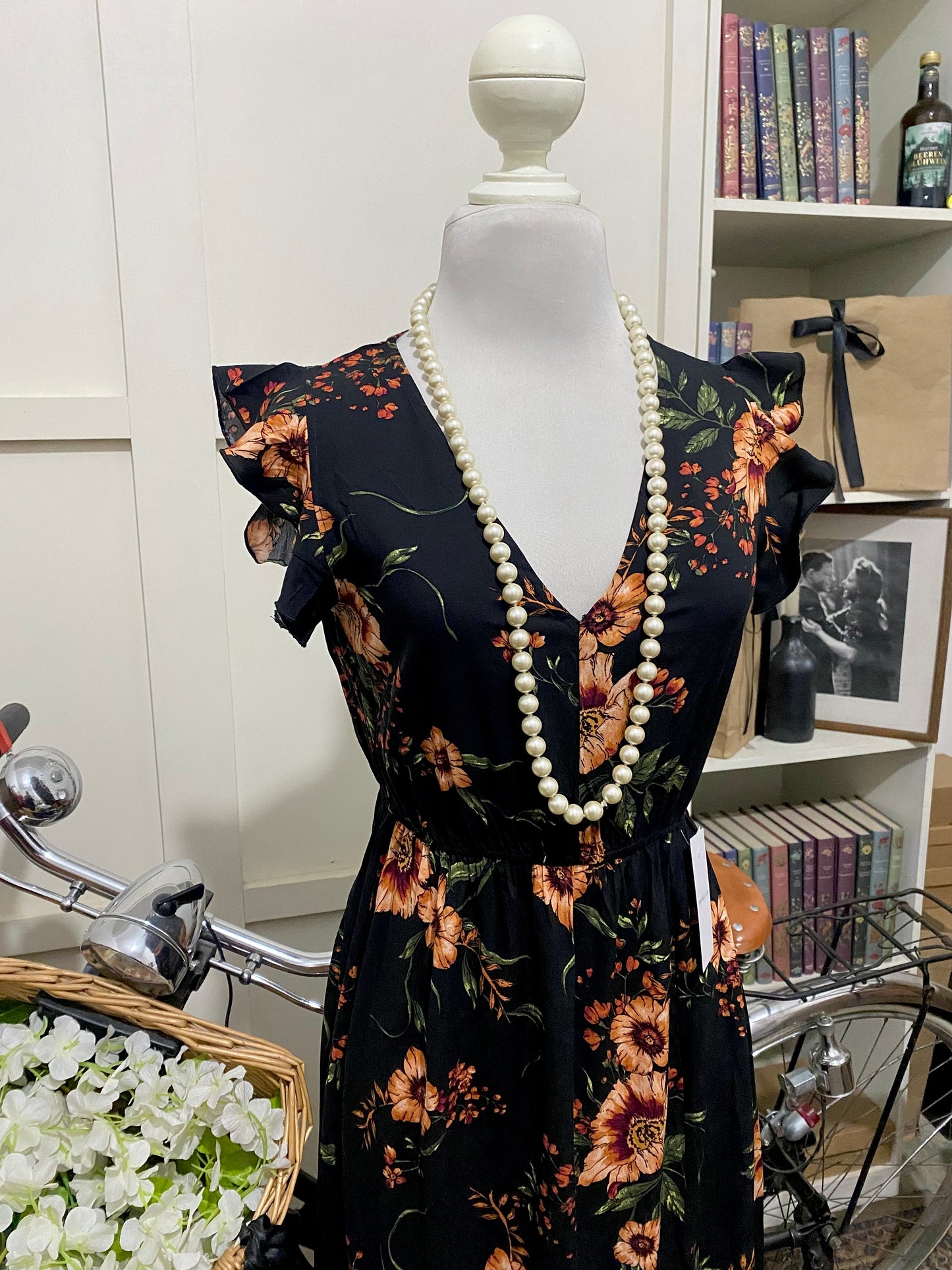 Vestido largo línea A negro flores sin manga