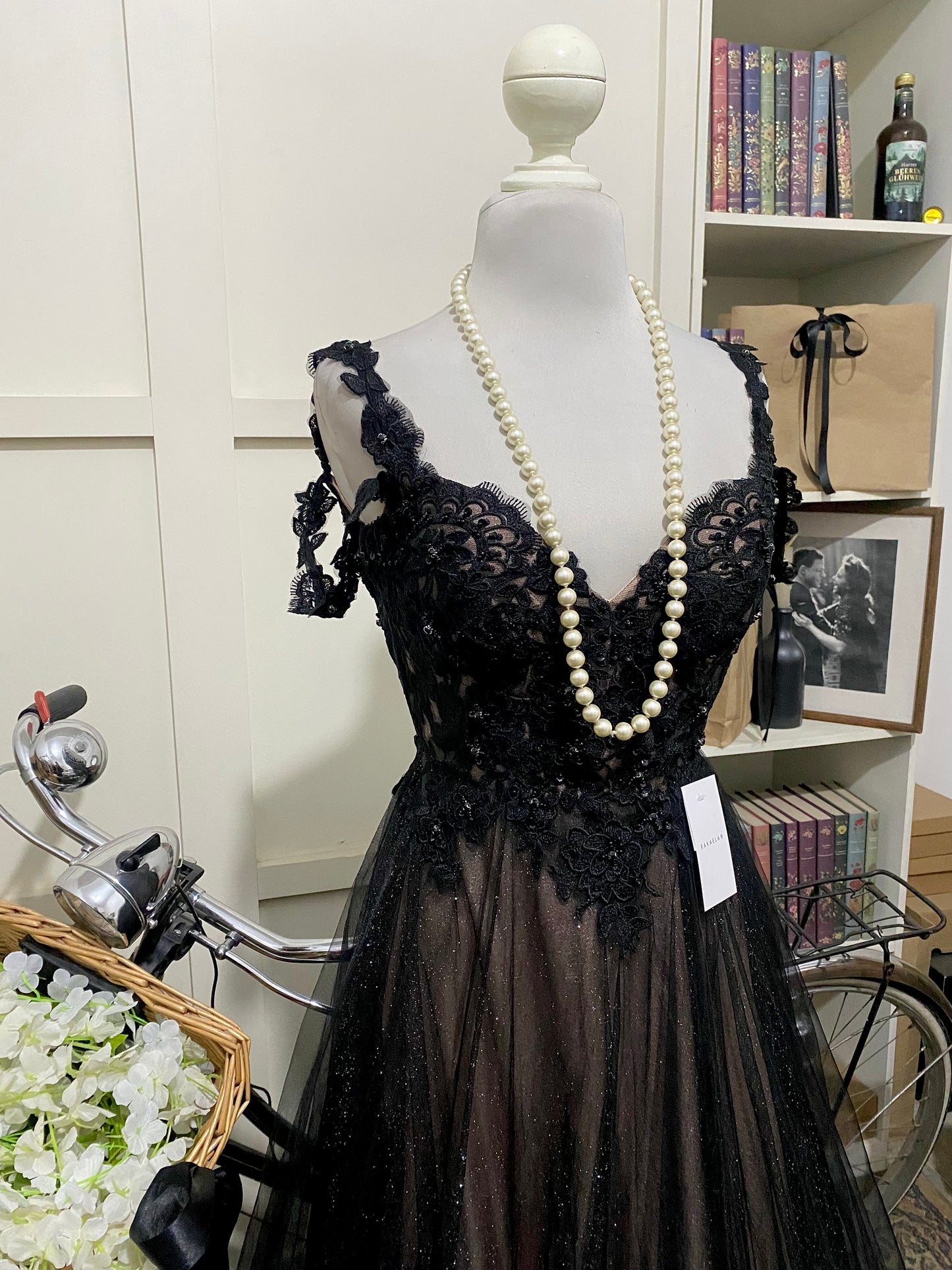 Gerlinde, vestido largo línea A negro tirantes