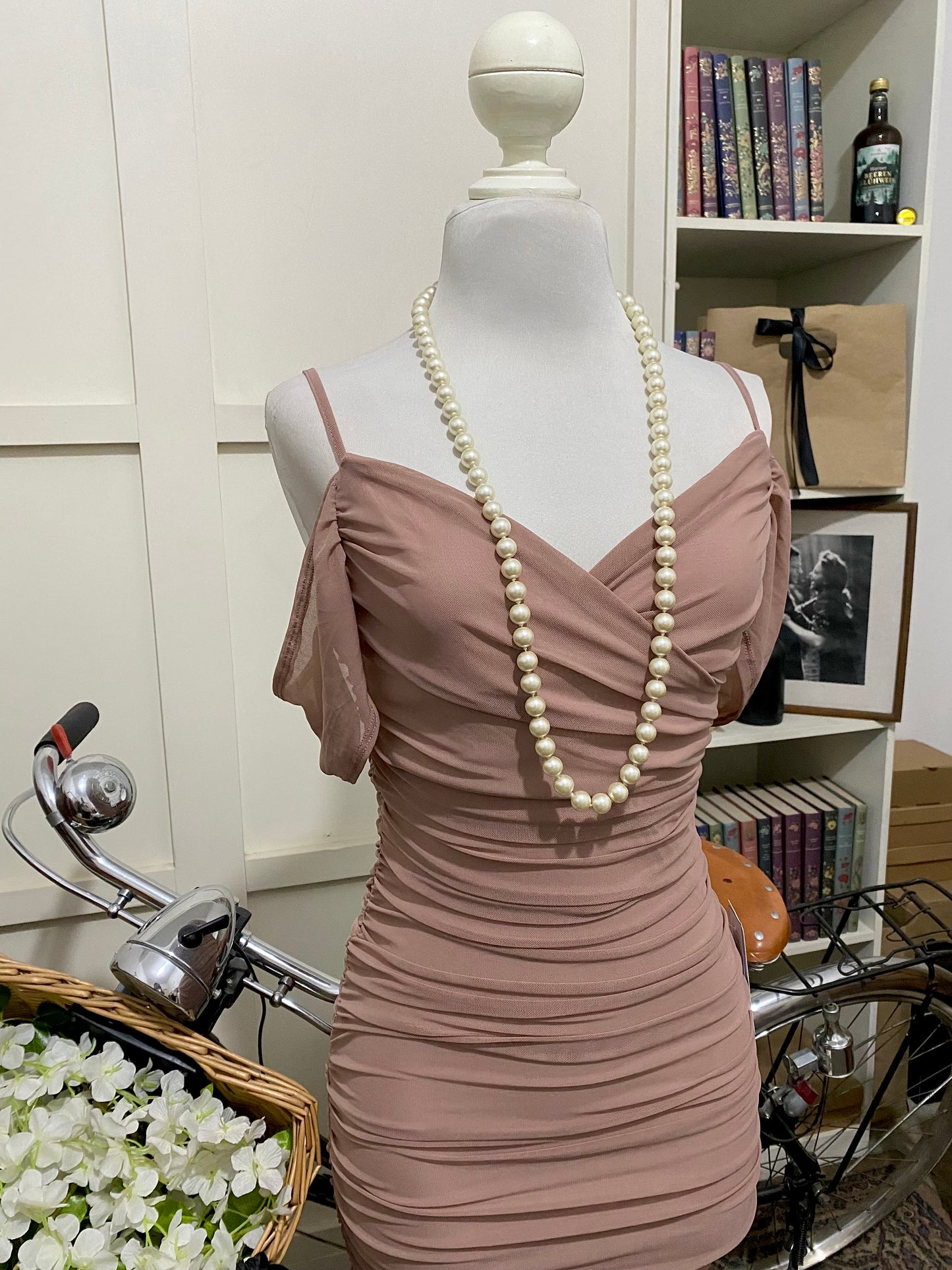 Vestido midi ajustado rosa vieja tirantes manga caída