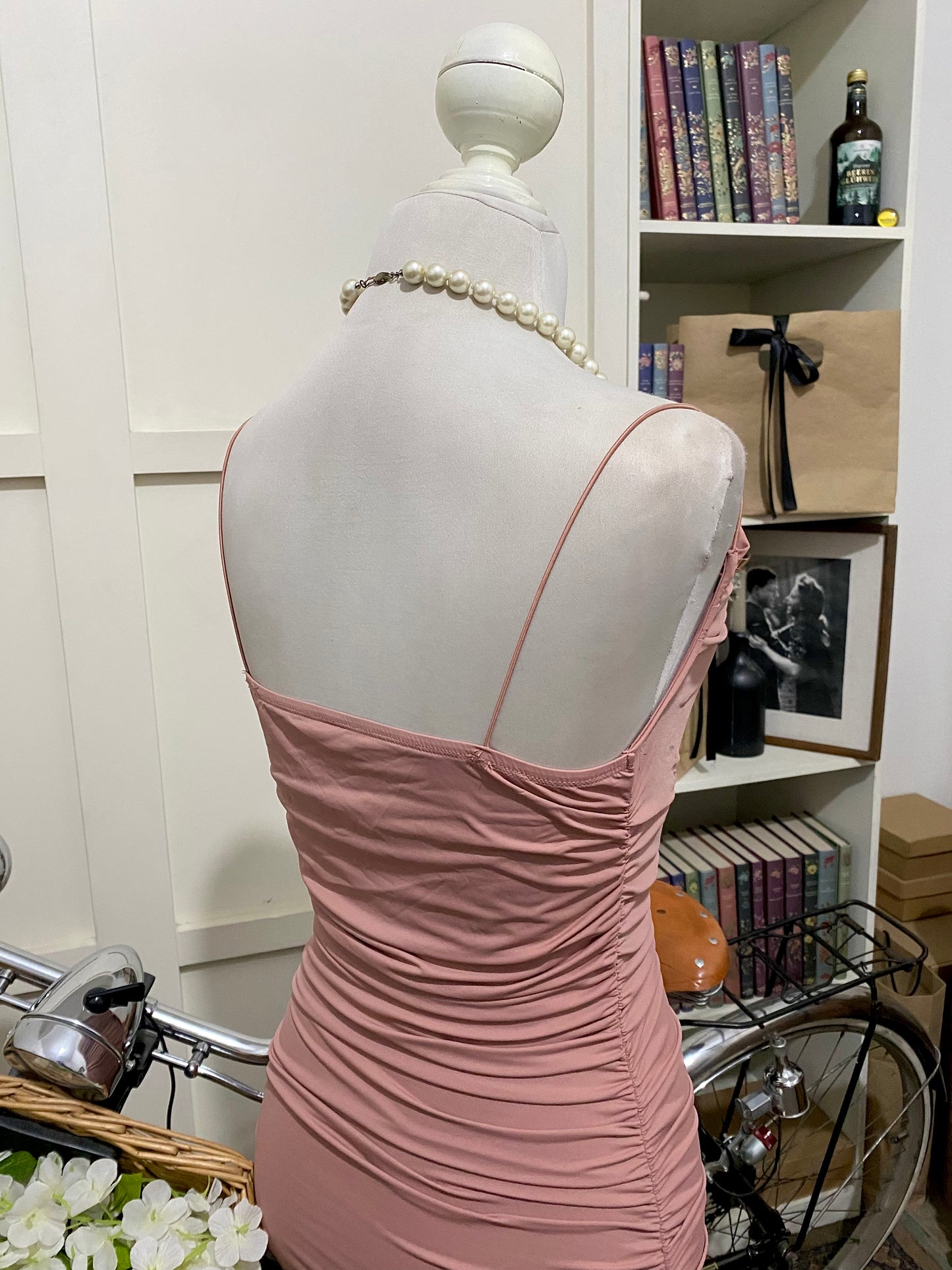 Vestido midi ajustado rosa vieja tirantes