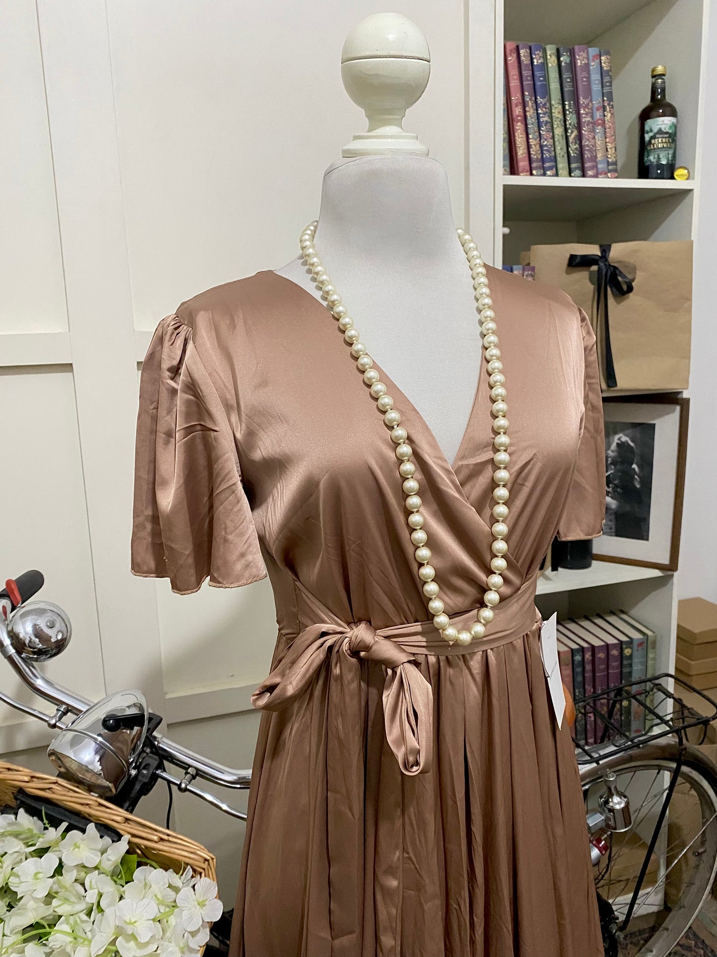 Vestido largo línea A champán manga corta
