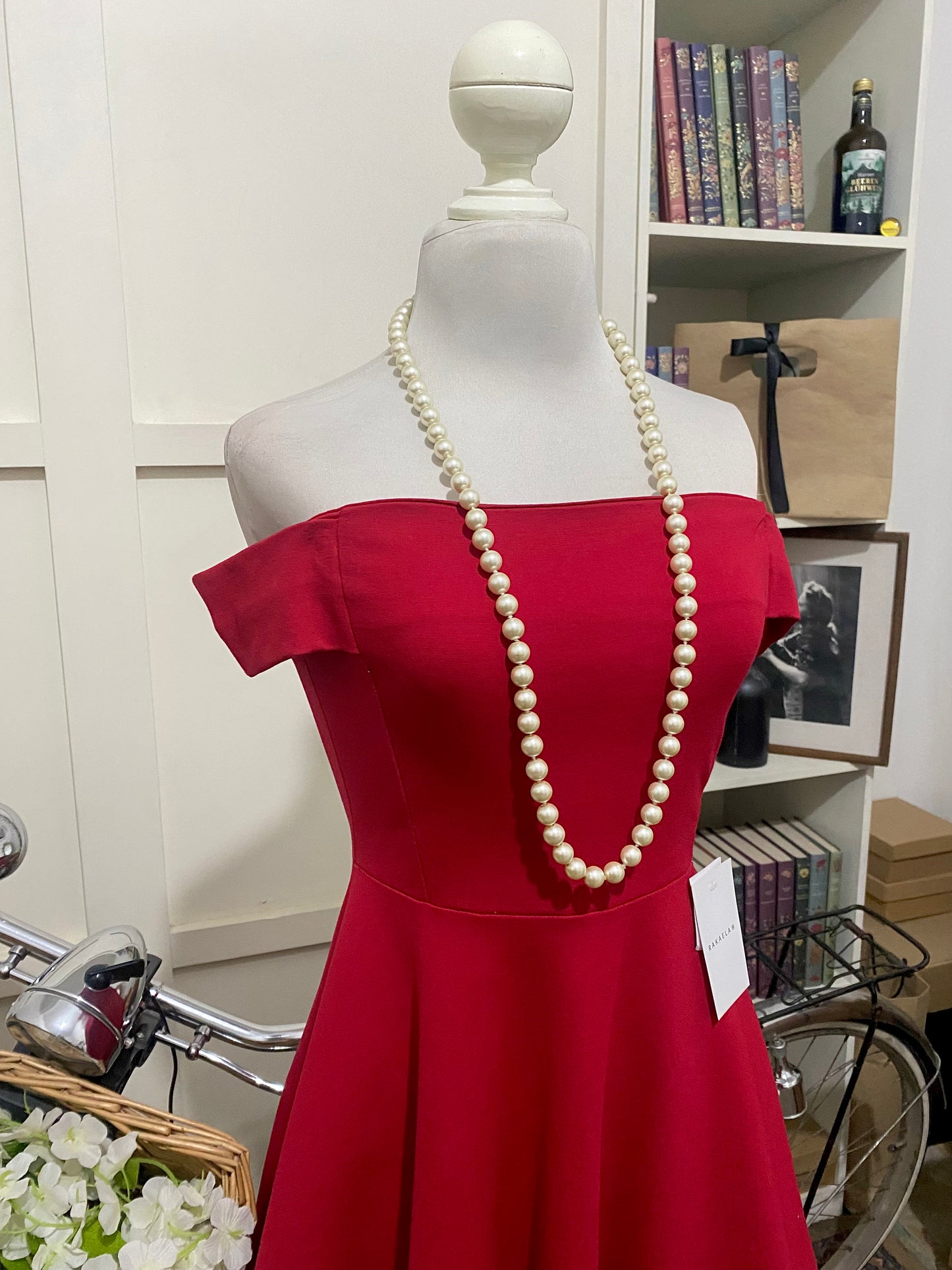 Vestido corto línea A rojo hombros descubiertos, Kary