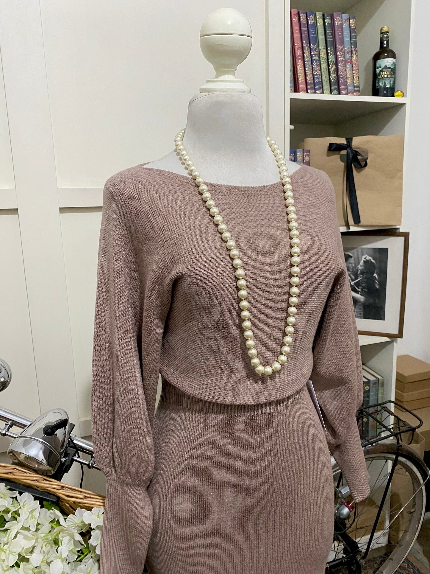 Vestido midi ajustado café integral manga larga
