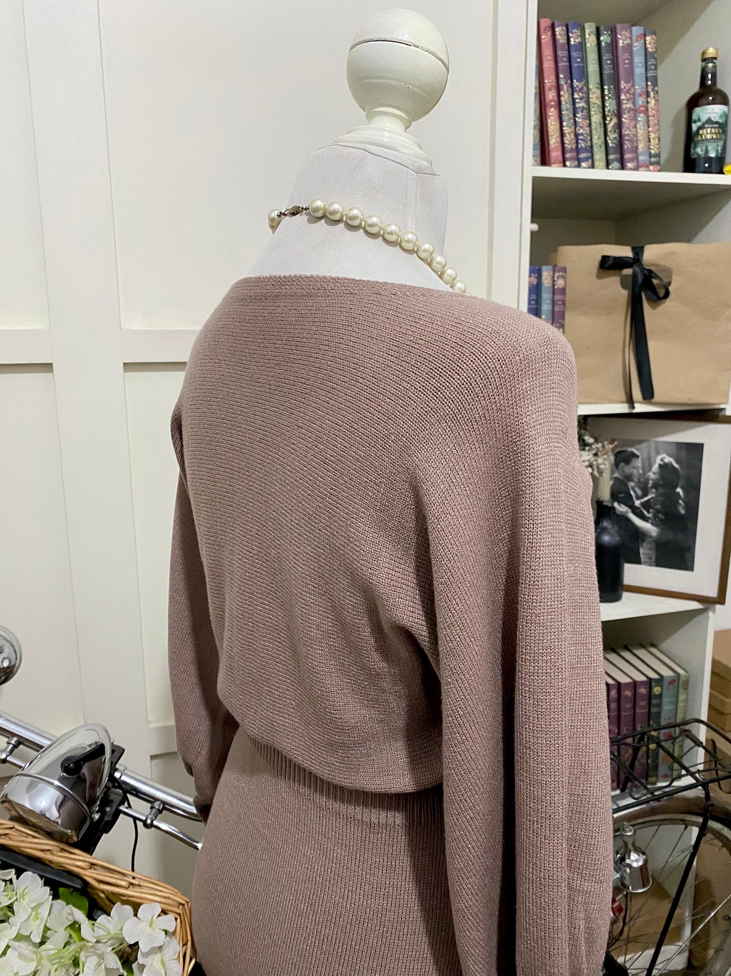 Vestido midi ajustado café integral manga larga