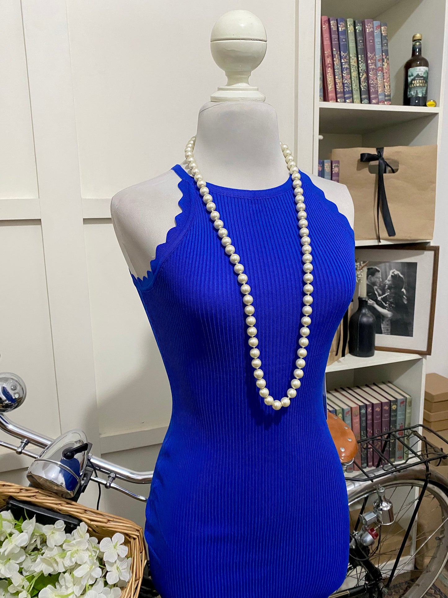 Vestido midi ajustado azul rey o real tirantes