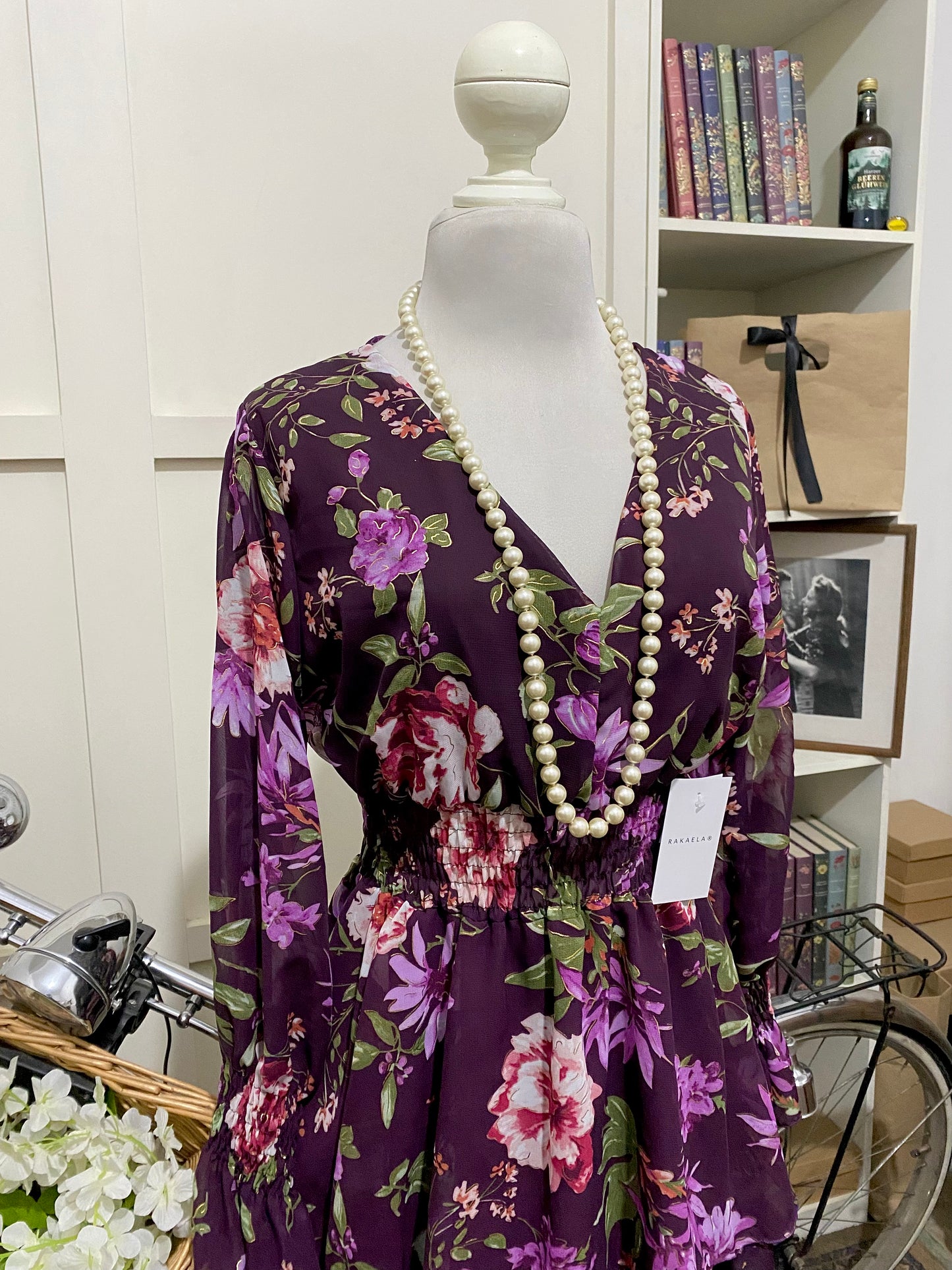 Vestido corto línea A morado flores manga larga
