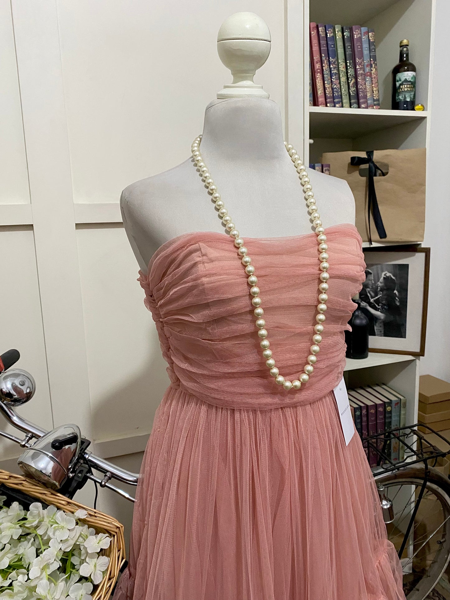 Vestido midi línea A rosa strapless