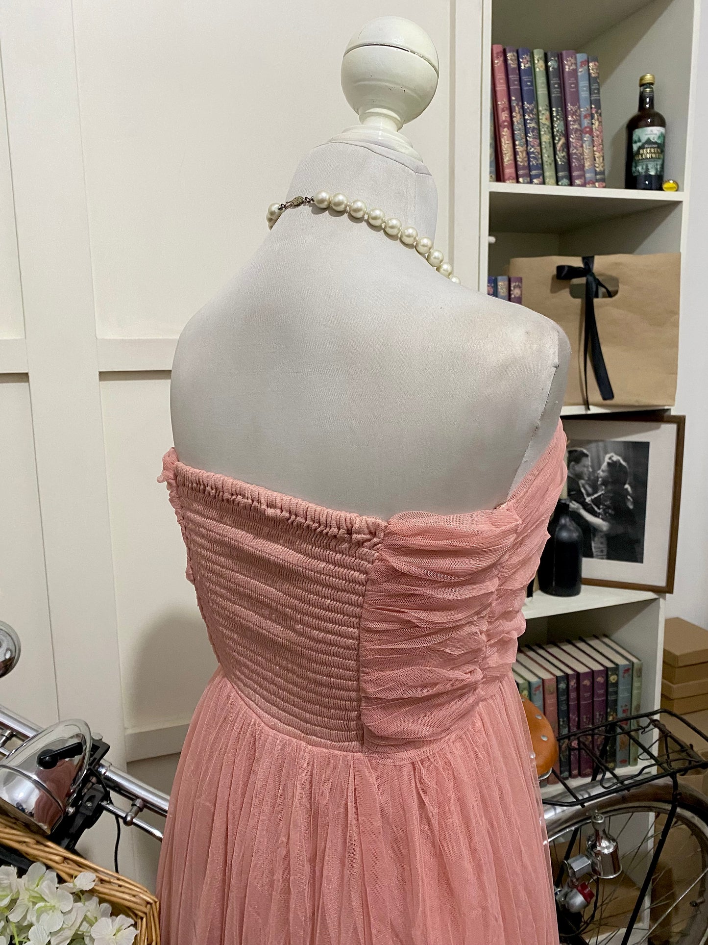 Vestido midi línea A rosa strapless