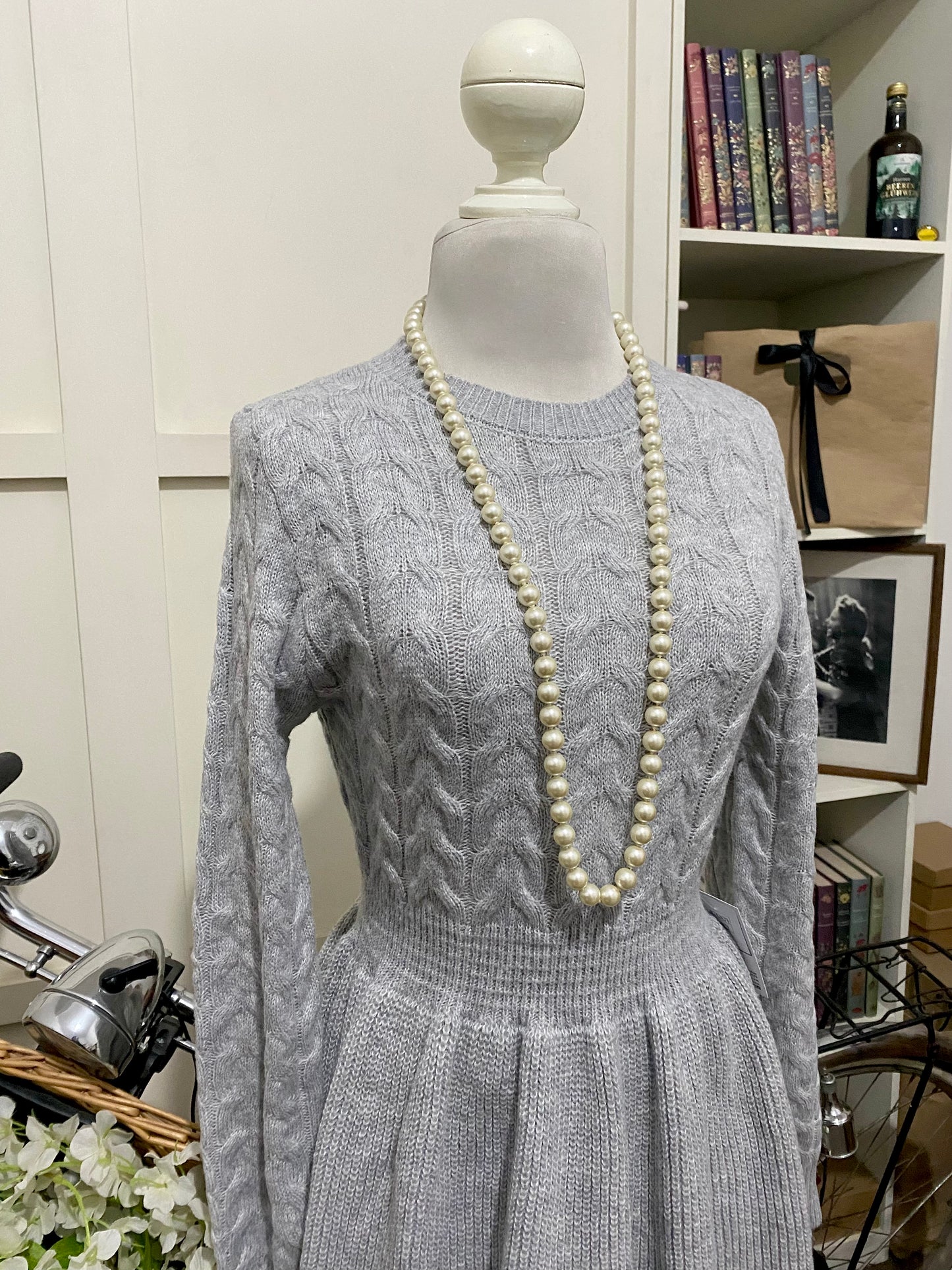 Vestido corto línea A gris manga larga