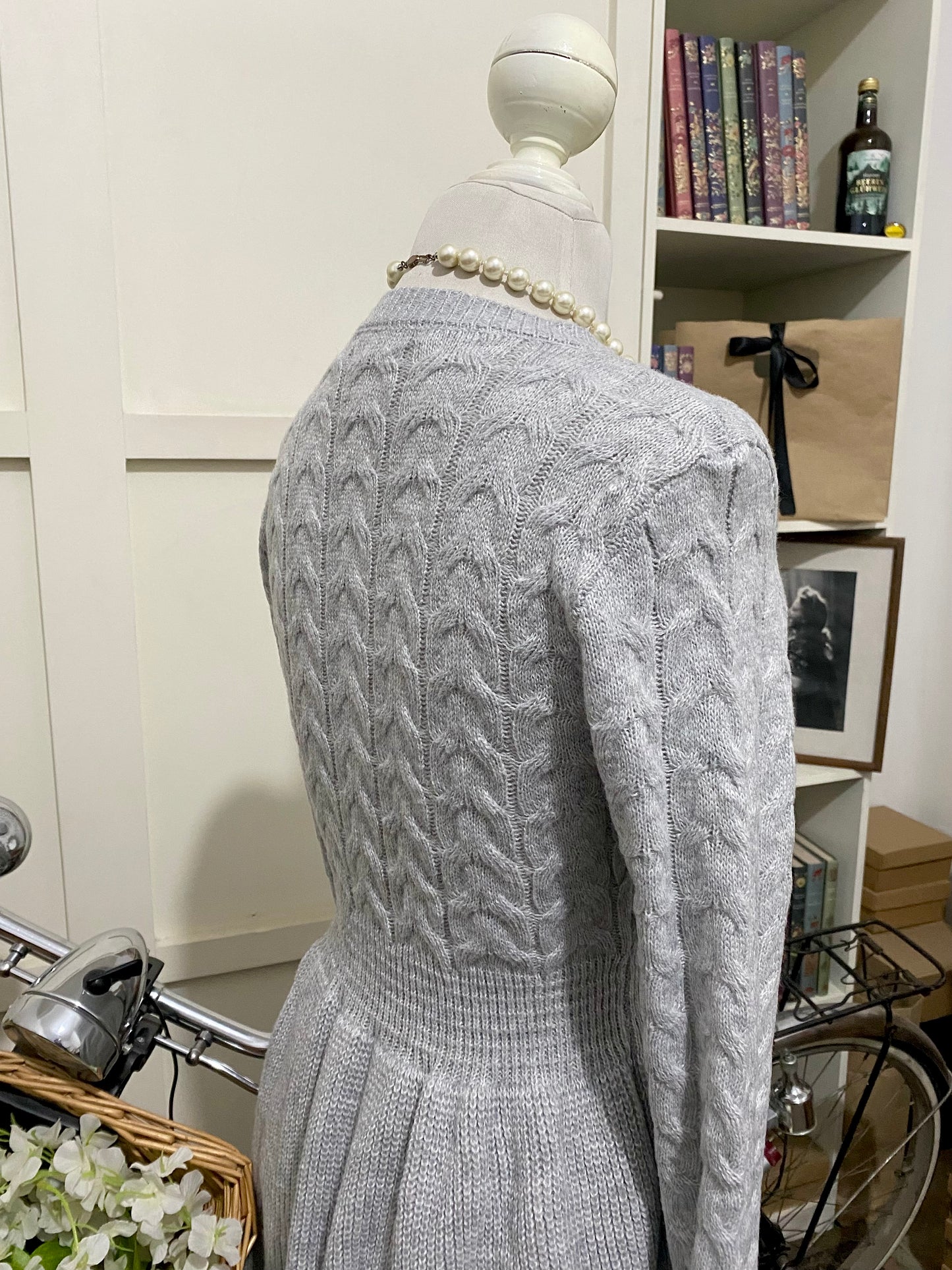 Vestido corto línea A gris manga larga