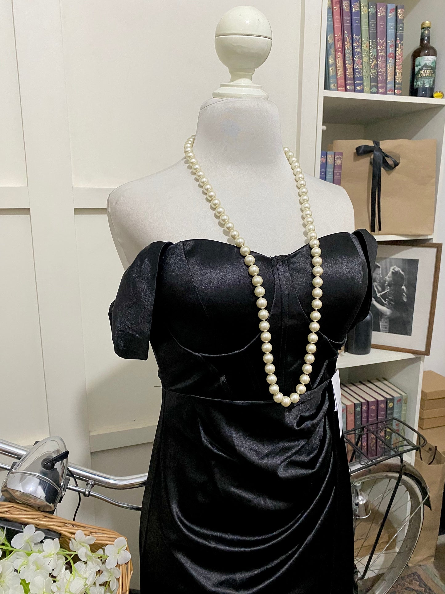 Vestido largo ajustado negro hombros descubiertos manga caída