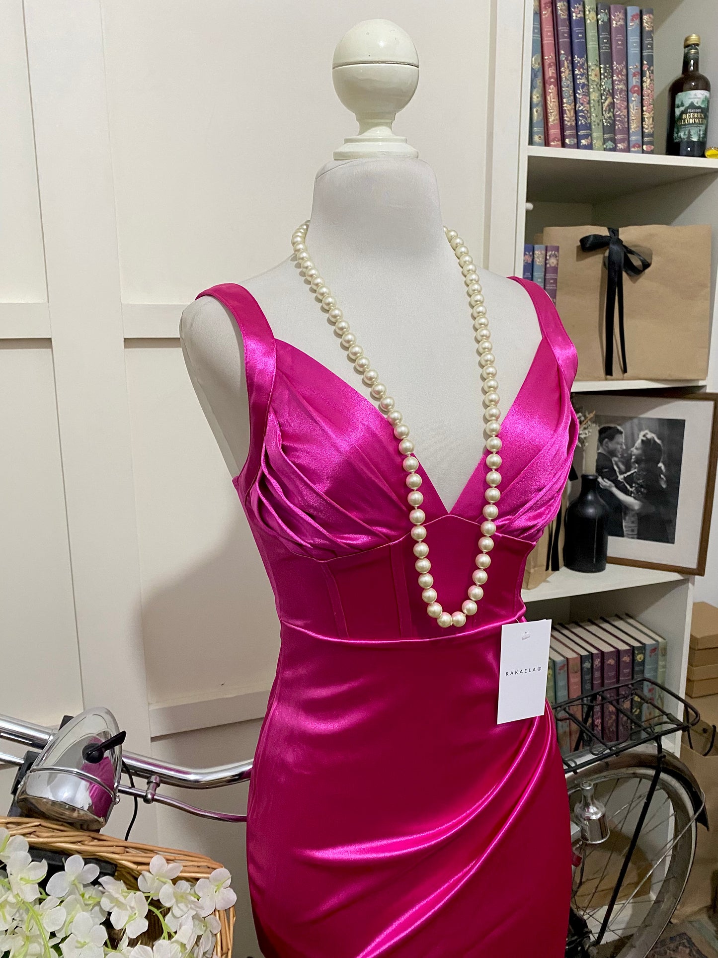 Vestido corto ajustado fucsia tirantes