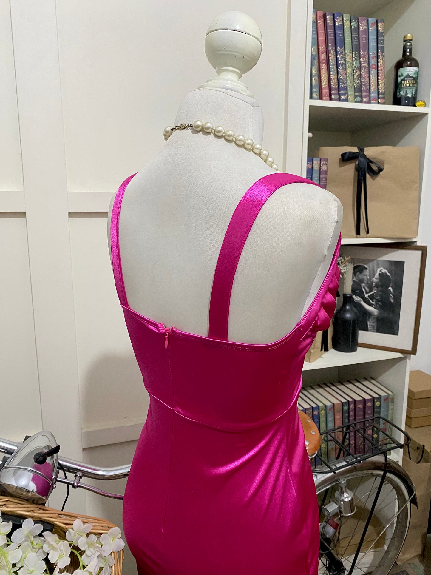 Vestido corto ajustado fucsia tirantes