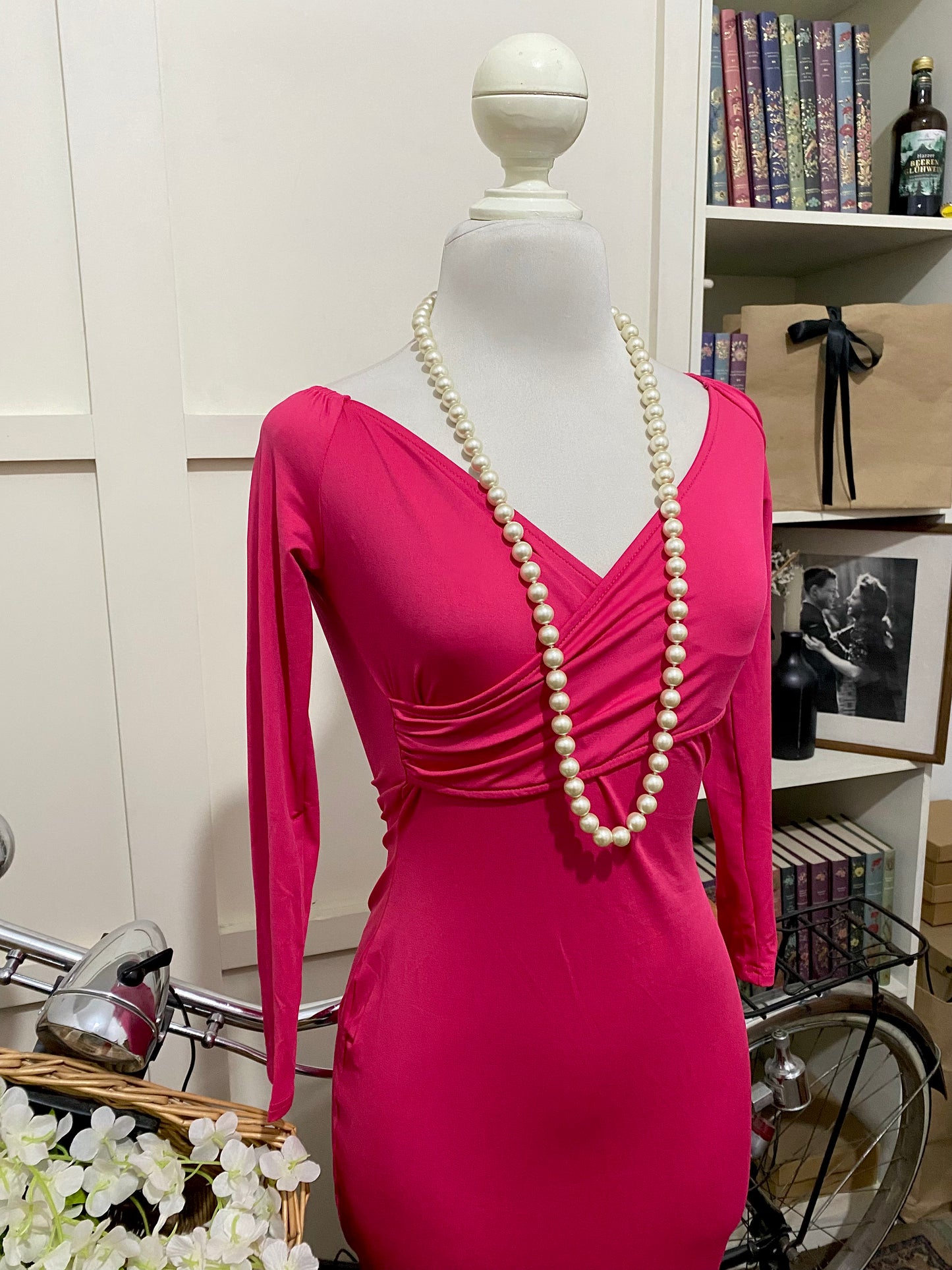 Vestido midi ajustado fucsia manga larga