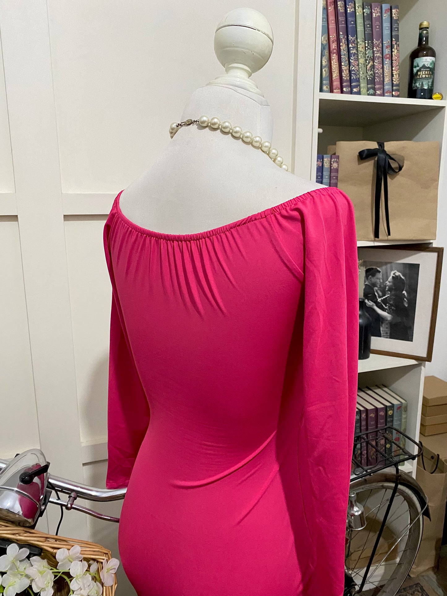 Vestido midi ajustado fucsia manga larga