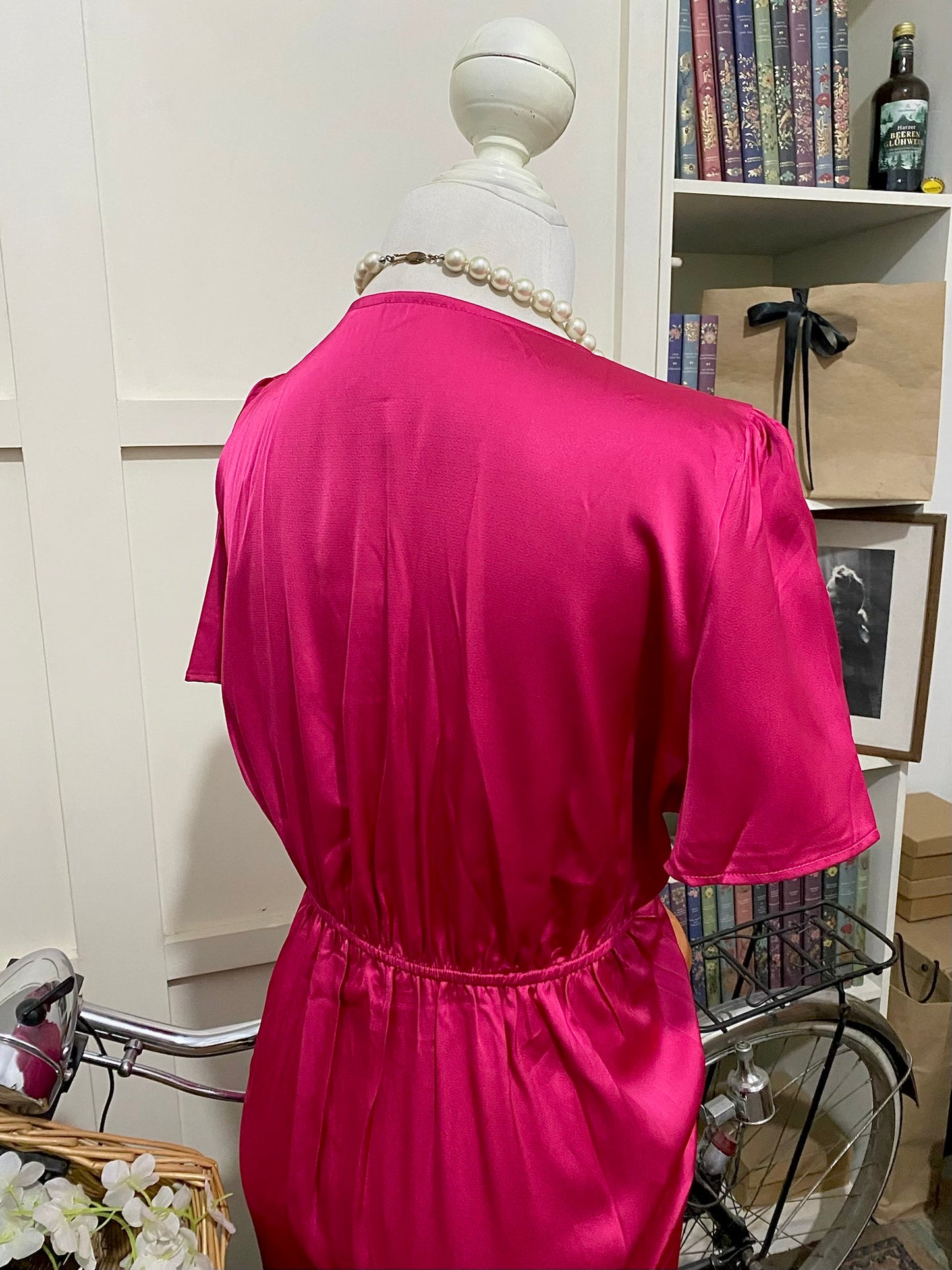 Vestido largo ajustado fucsia manga corta