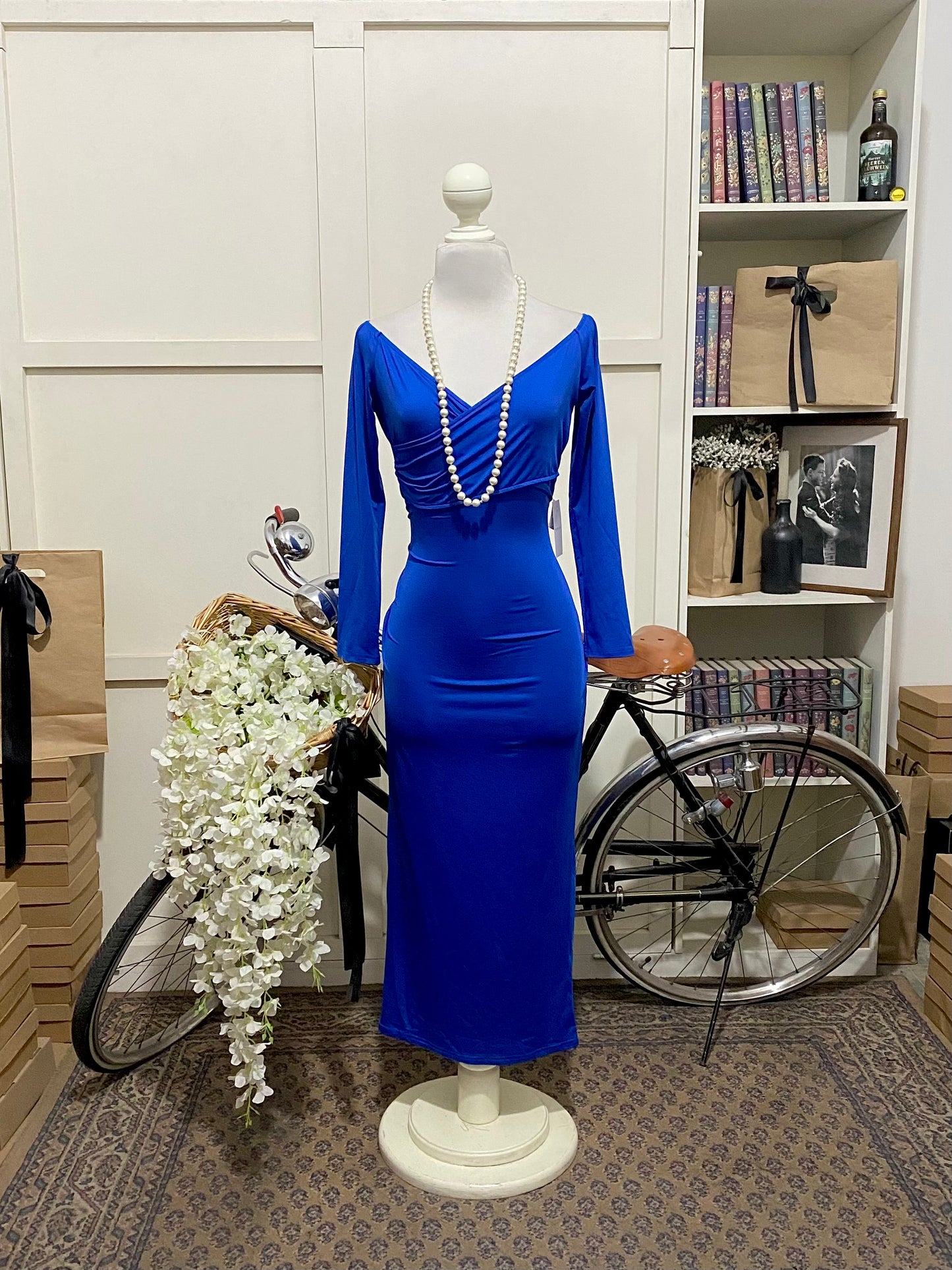 Ana, vestido midi ajustado azul rey o real manga larga