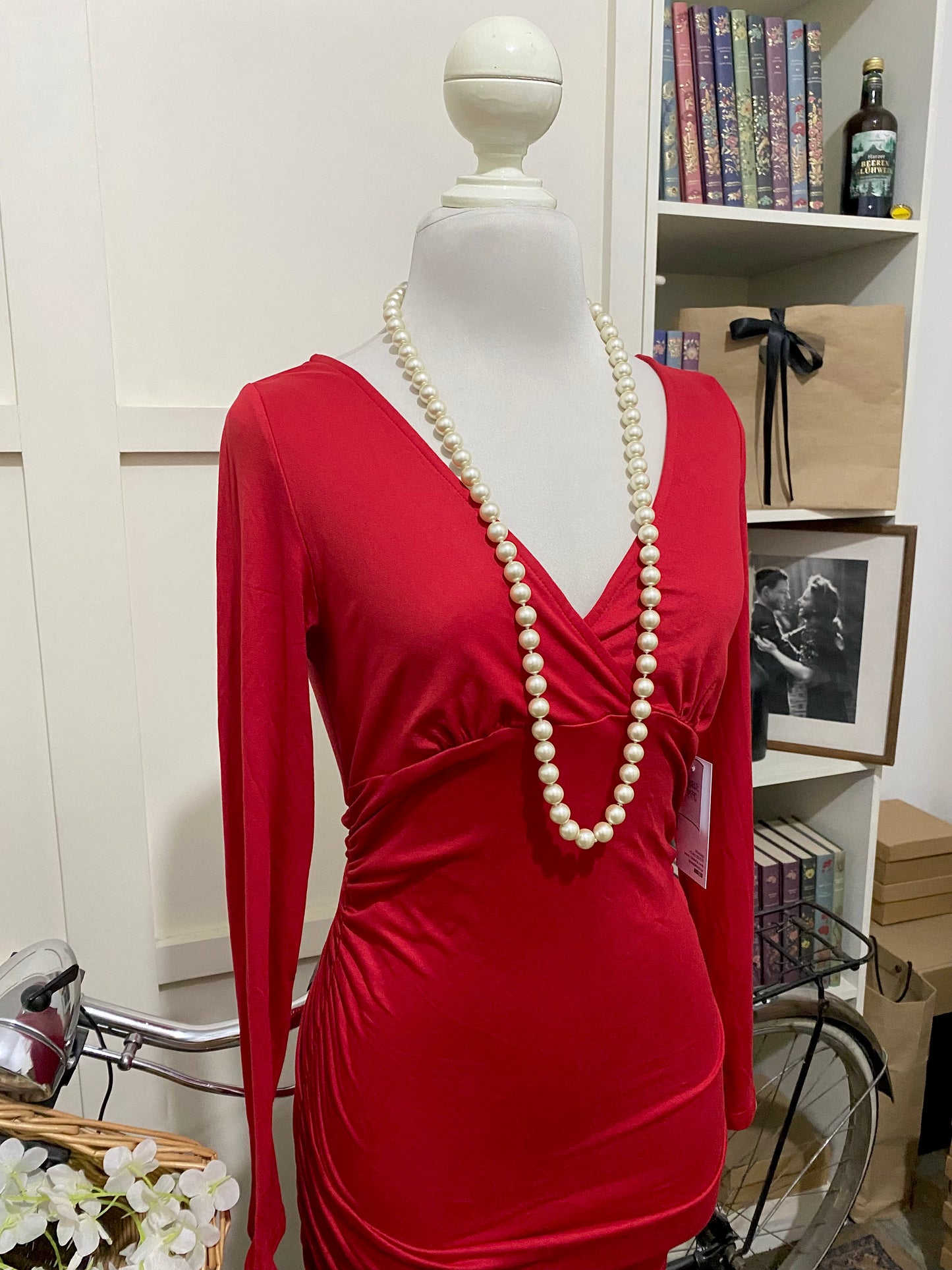 Astrid, vestido midi ajustado rojo manga larga