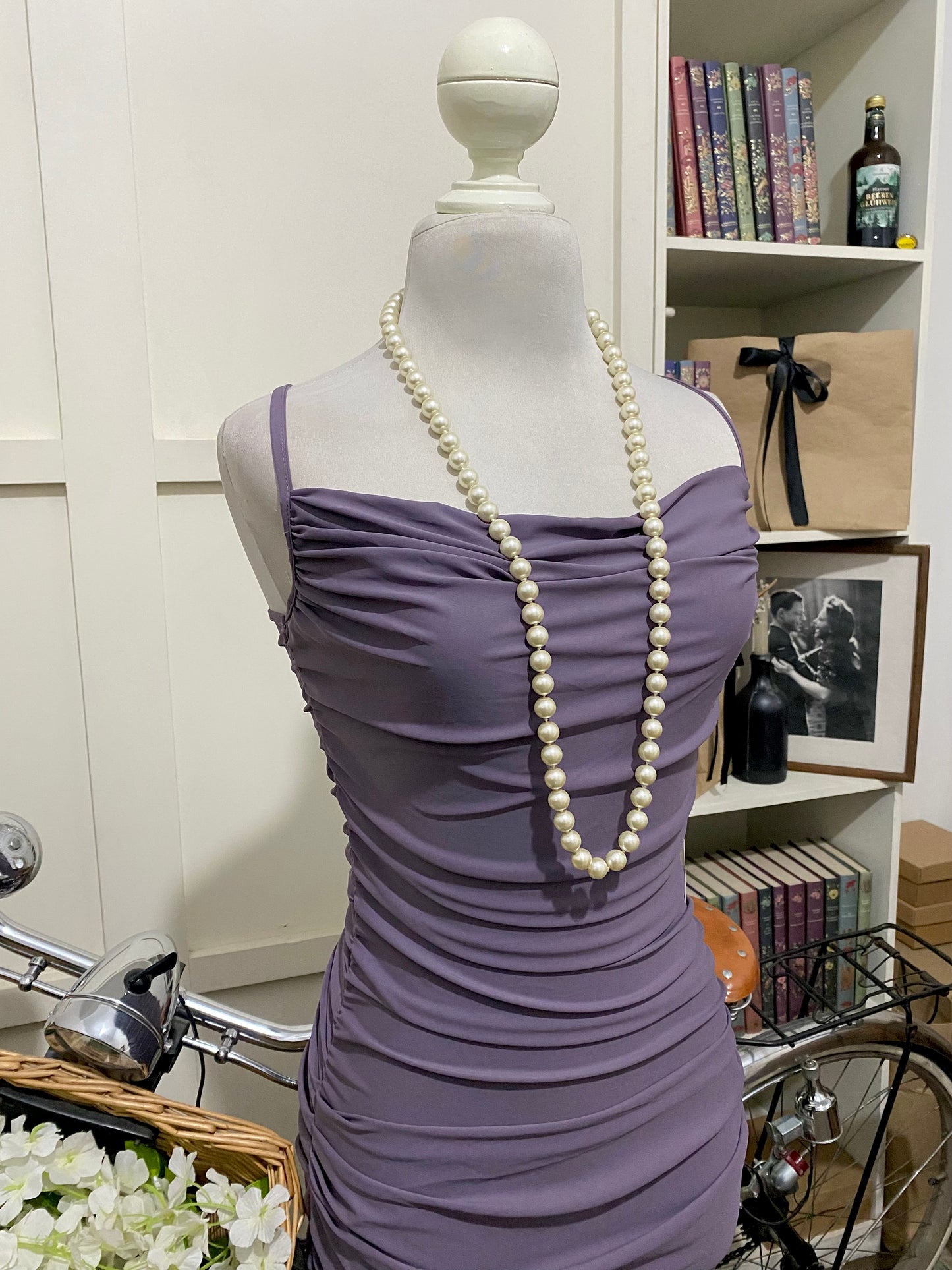Leonora, vestido midi ajustado púrpura malva tirantes