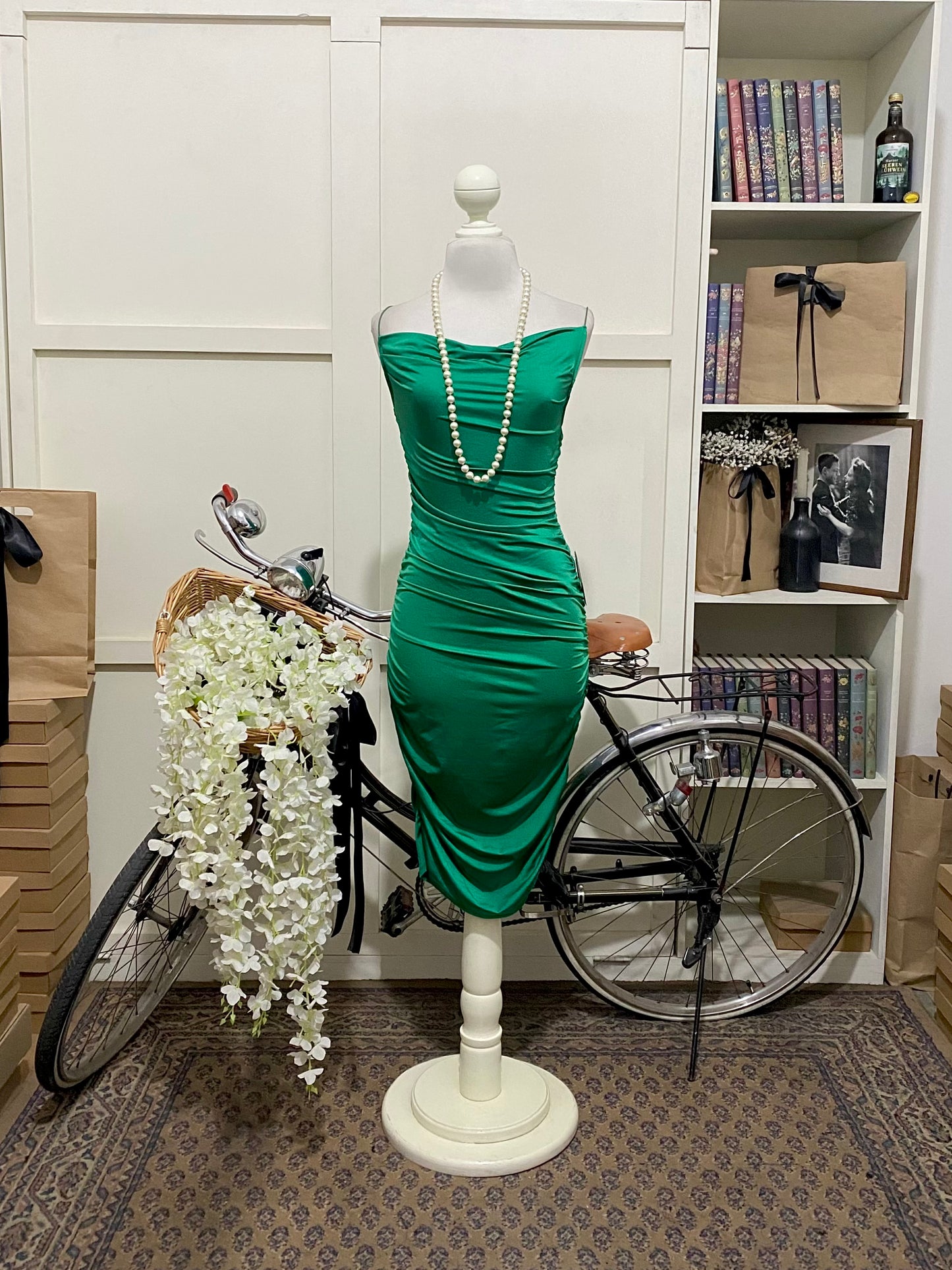 Larisa, vestido midi ajustado verde tirantes