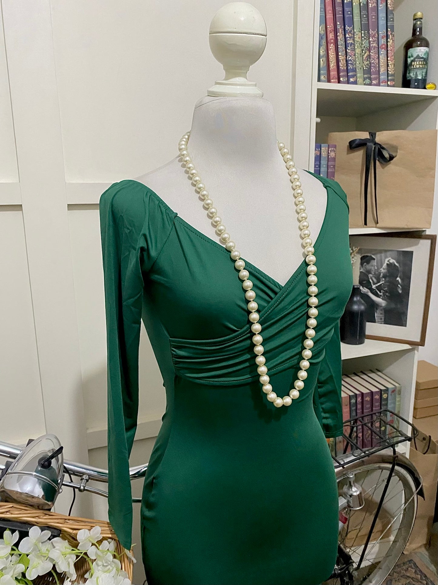 Ana, vestido midi ajustado verde oscuro manga larga