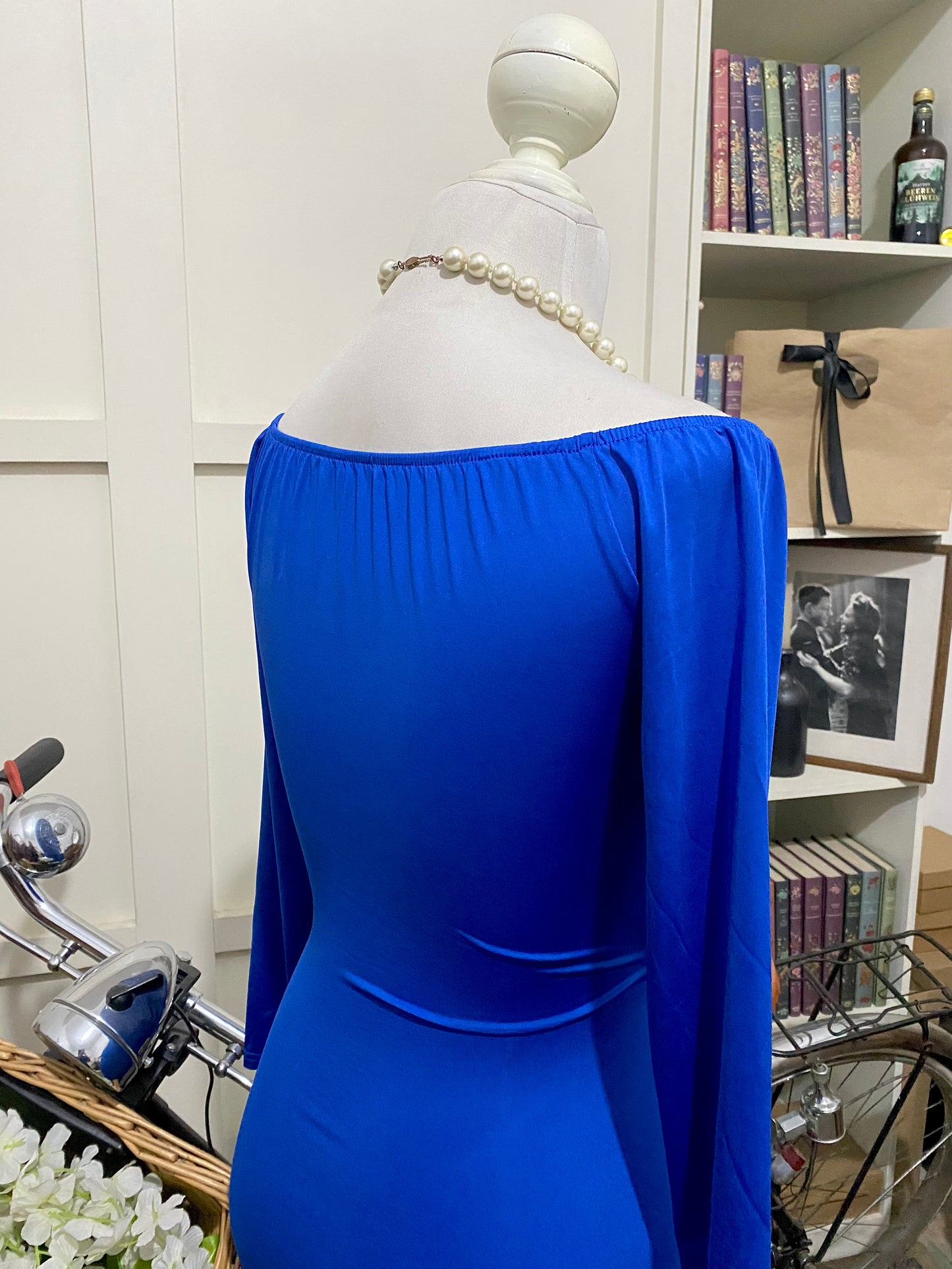 Ana, vestido midi ajustado azul rey o real manga larga