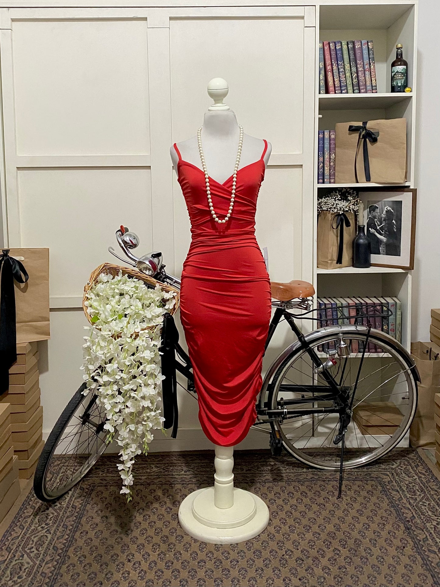 Johana, vestido midi ajustado rojo tirantes