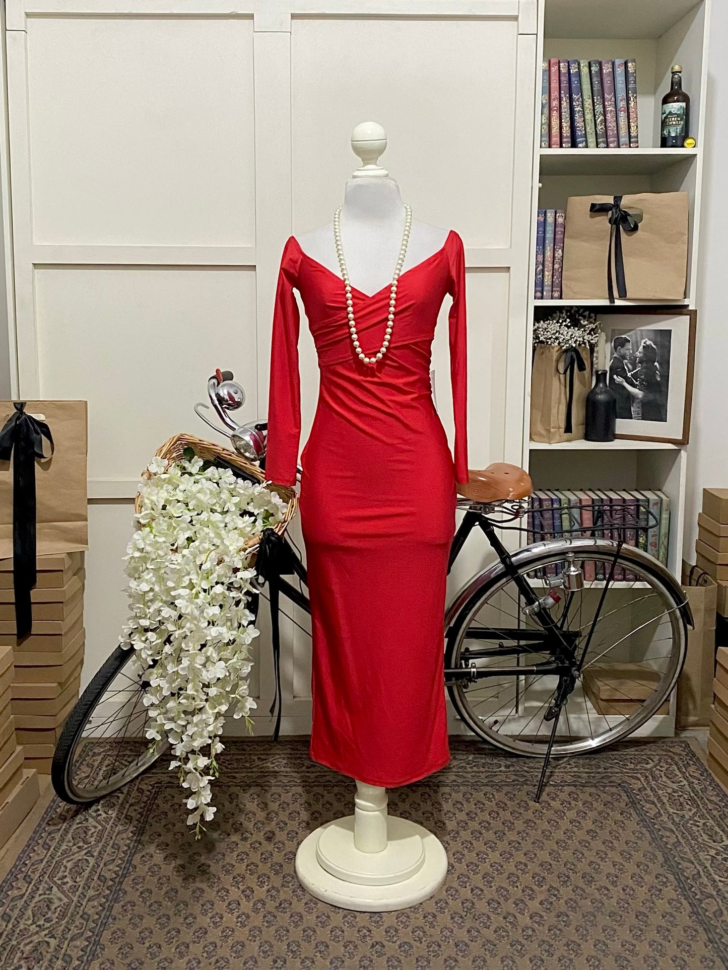 Ana, vestido midi ajustado rojo manga larga