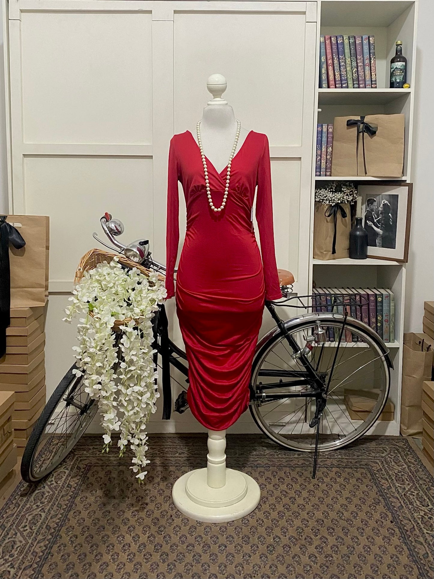 Astrid, vestido midi ajustado rojo manga larga