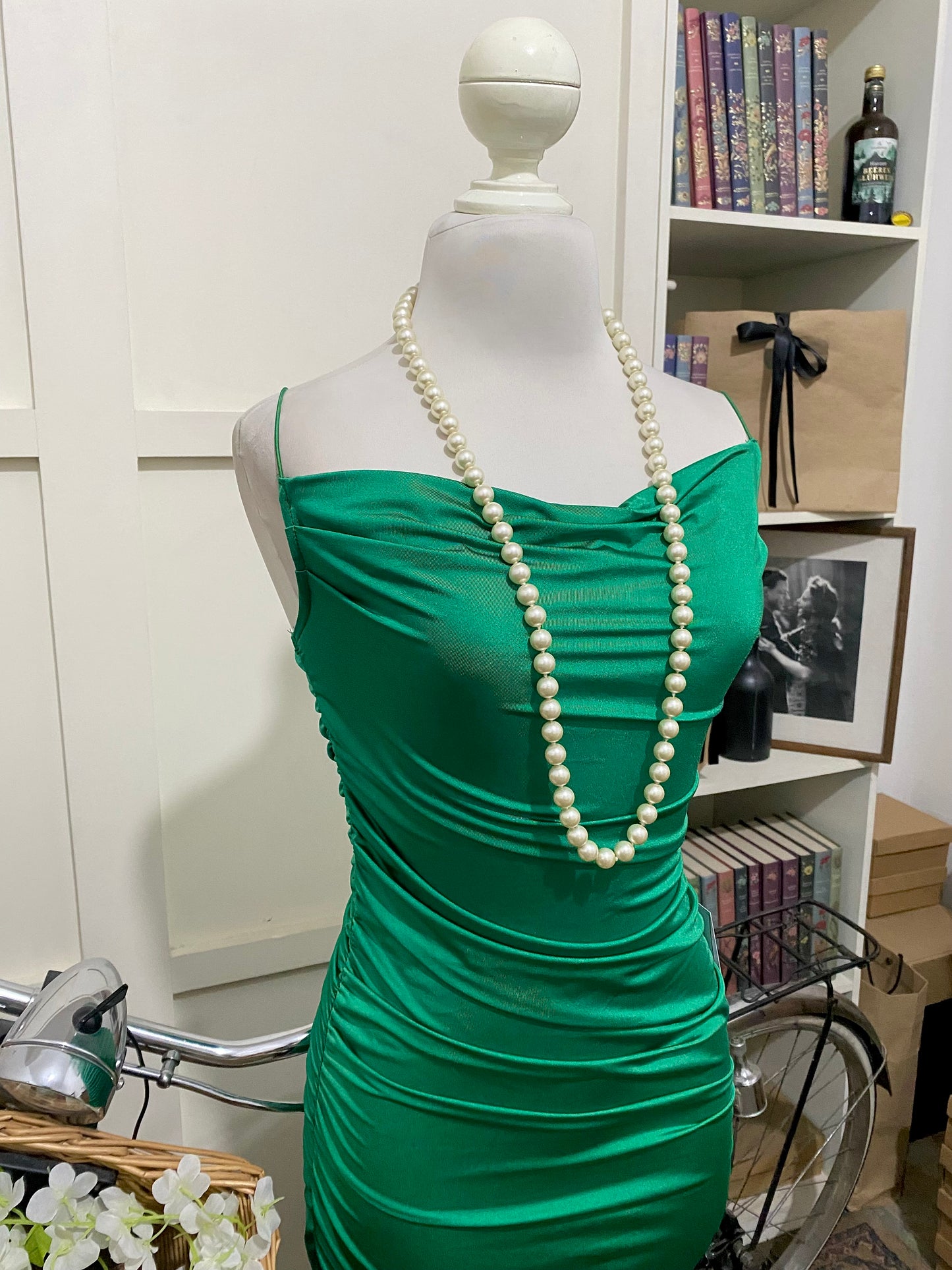 Larisa, vestido midi ajustado verde tirantes