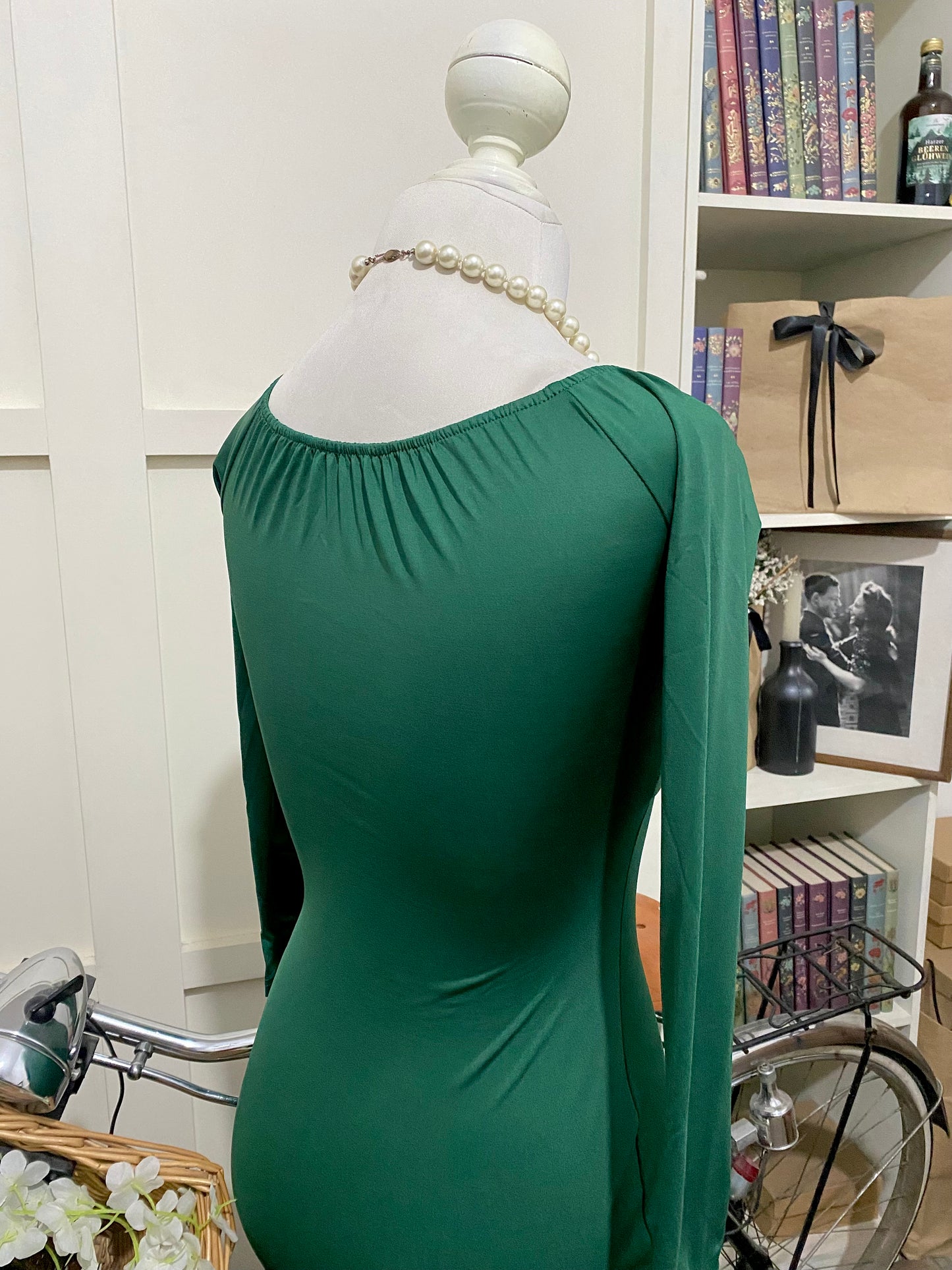 Ana, vestido midi ajustado verde oscuro manga larga