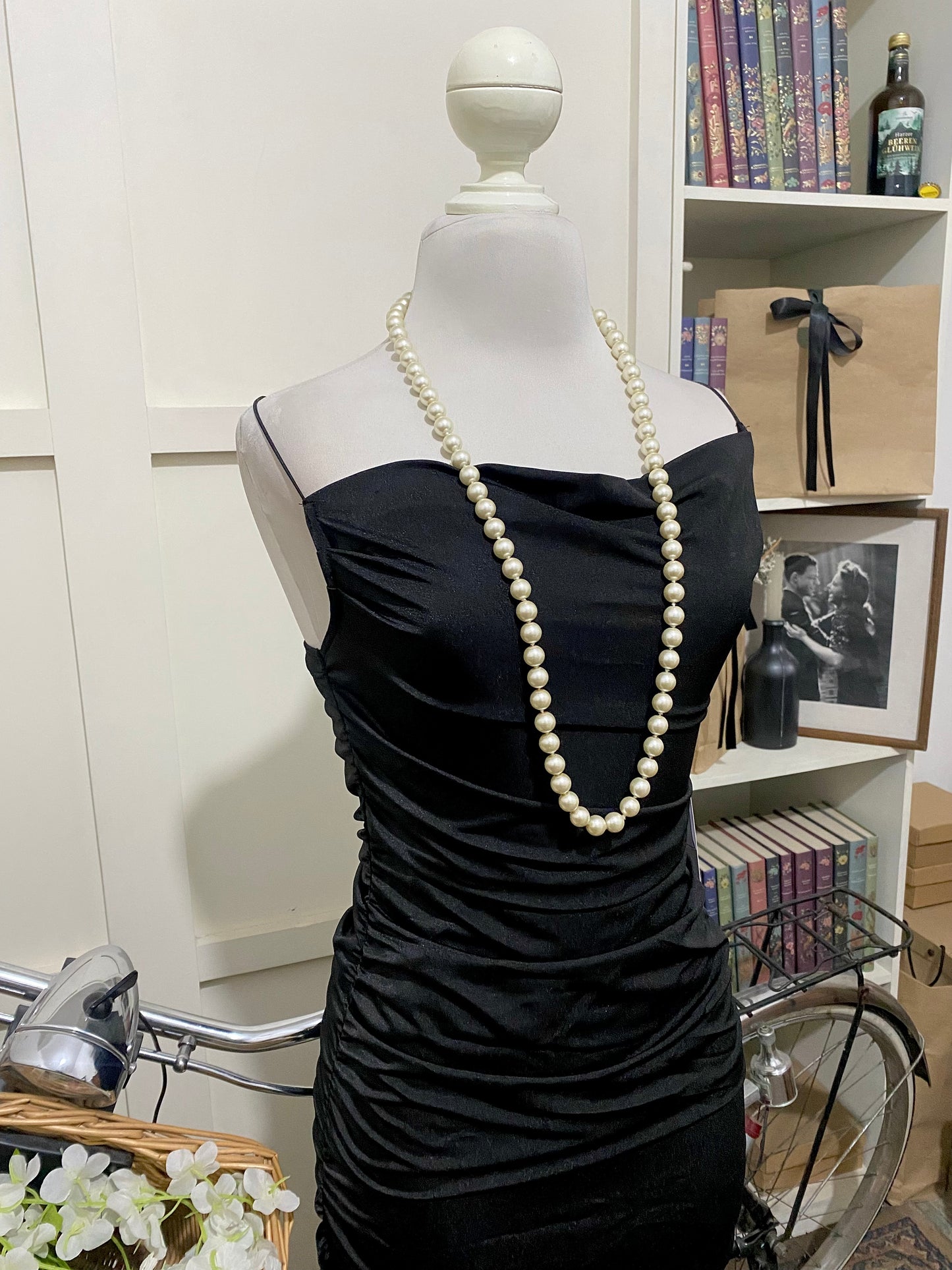Vestido midi ajustado negro tirantes