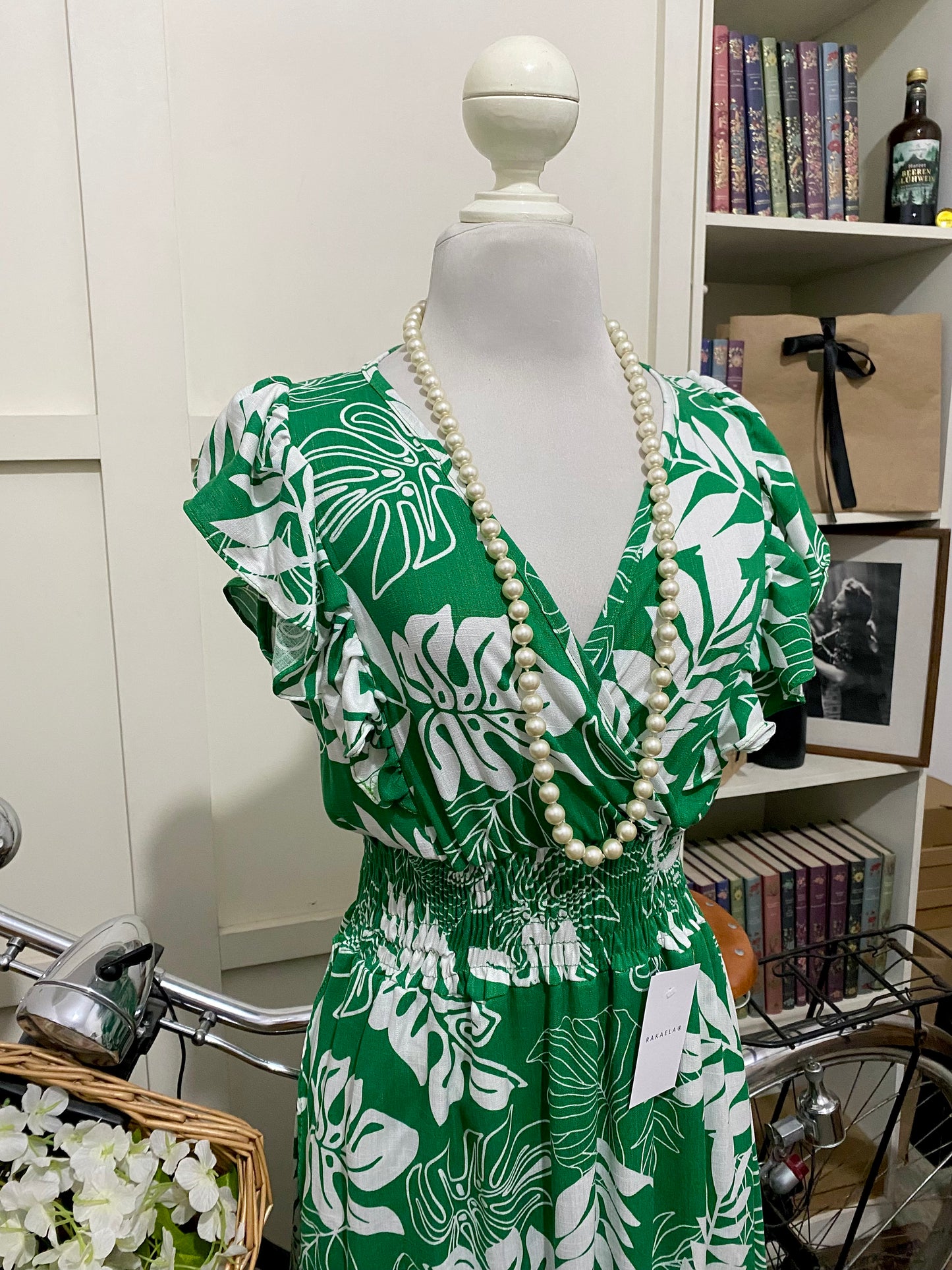 Vestido largo línea A verde hojas sin manga