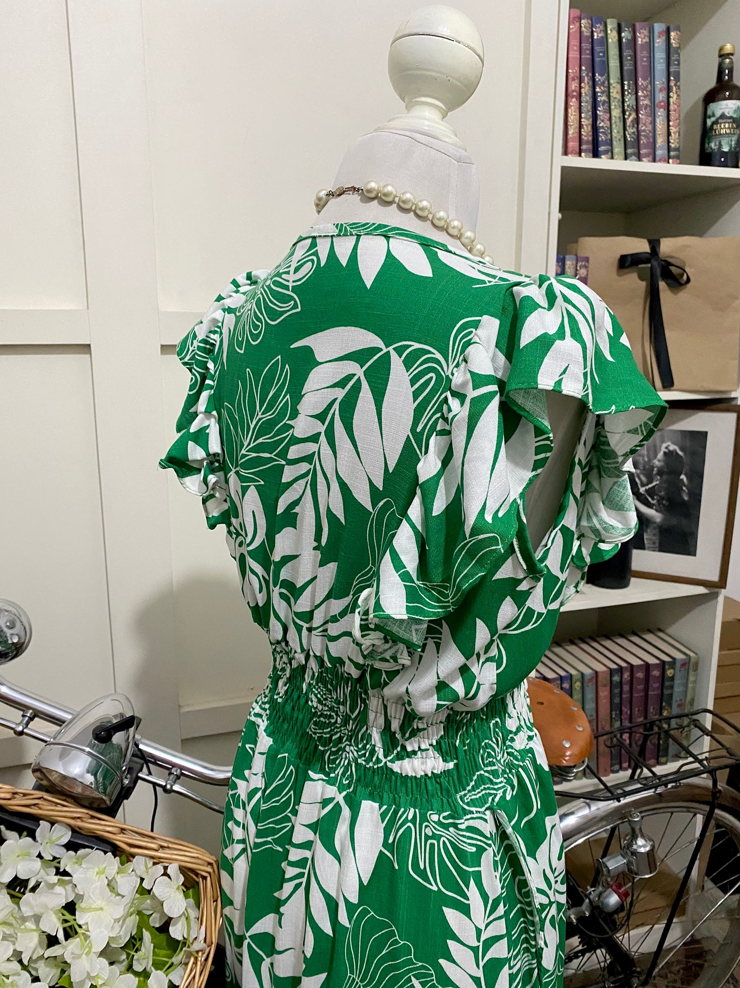 Vestido largo línea A verde hojas sin manga
