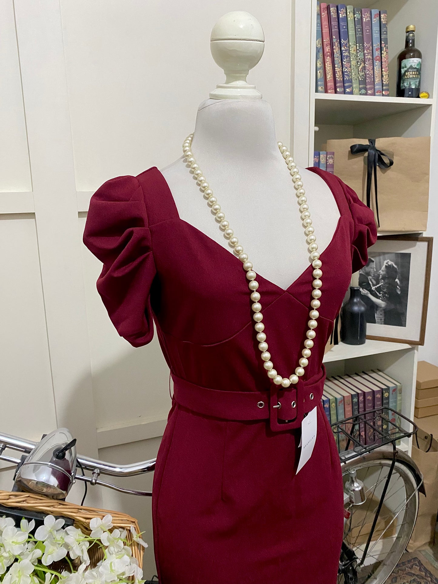Vestido midi ajustado burdeos o tinto manga corta