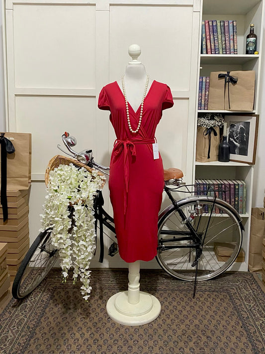 Vestido midi ajustado rojo manga corta