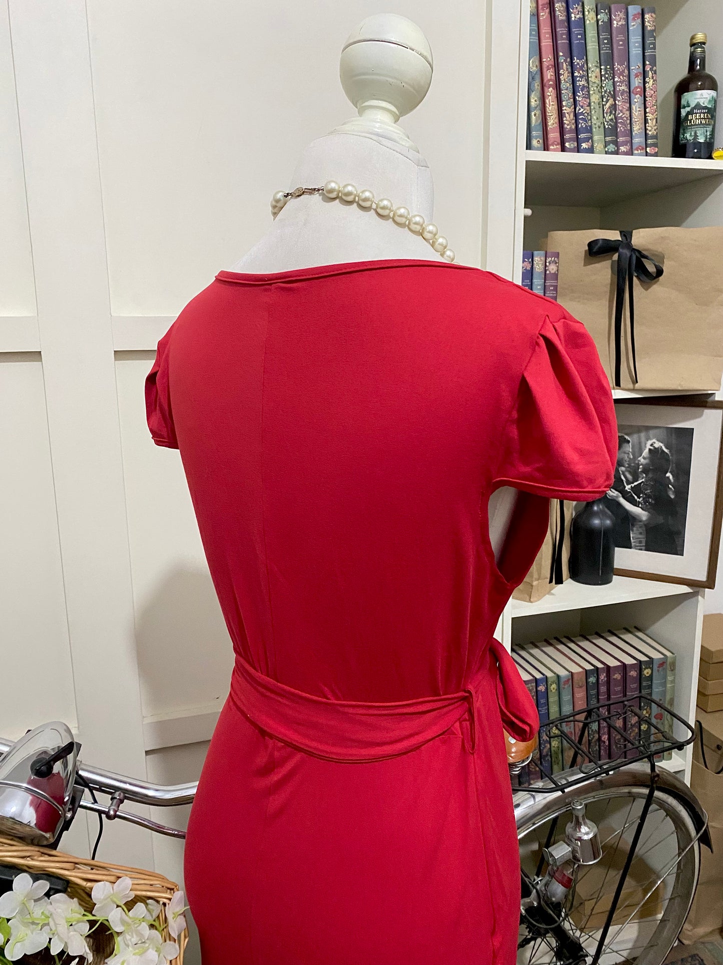 Vestido midi ajustado rojo manga corta