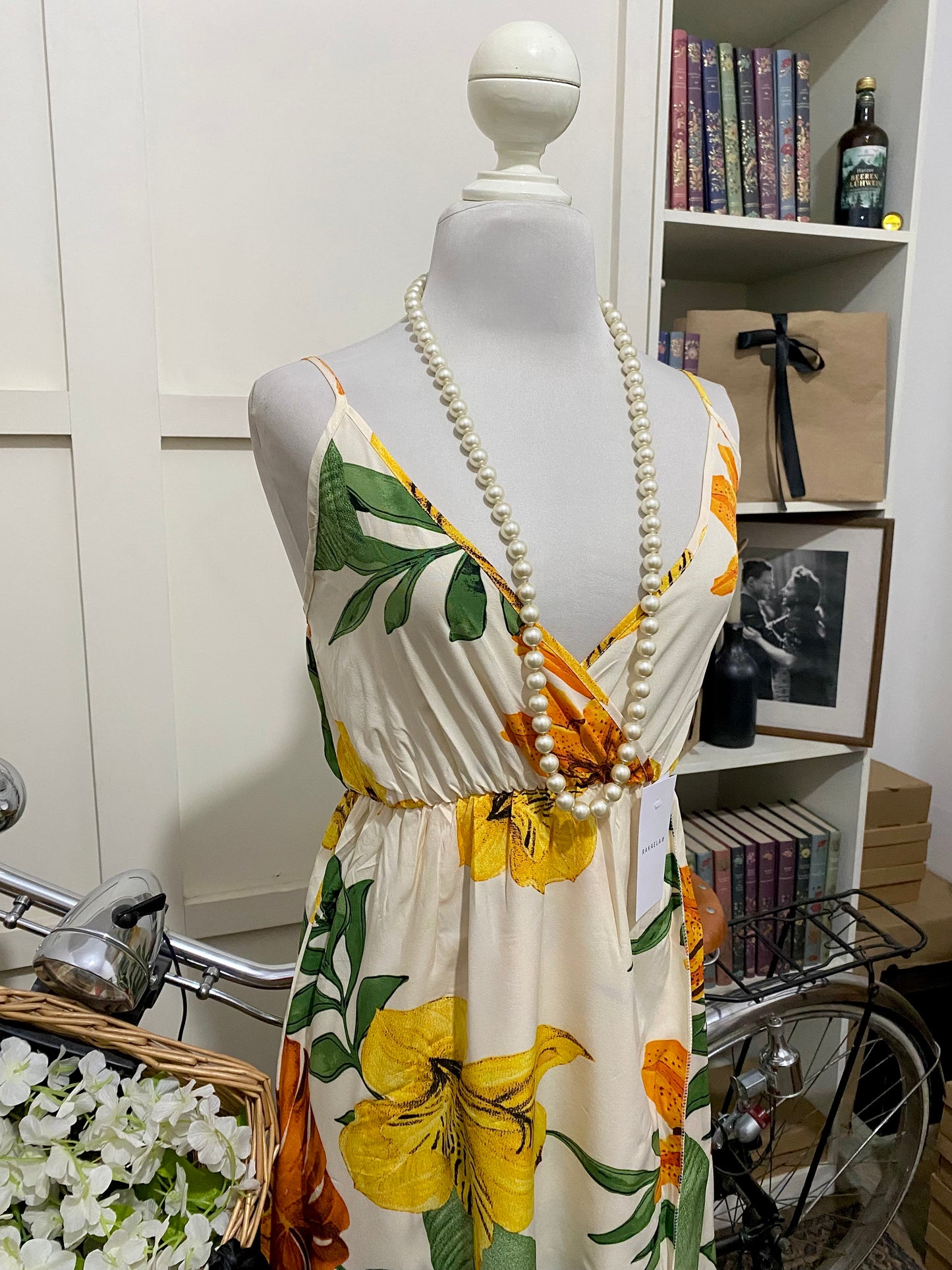 Vestido midi línea A albaricoque flores tirantes