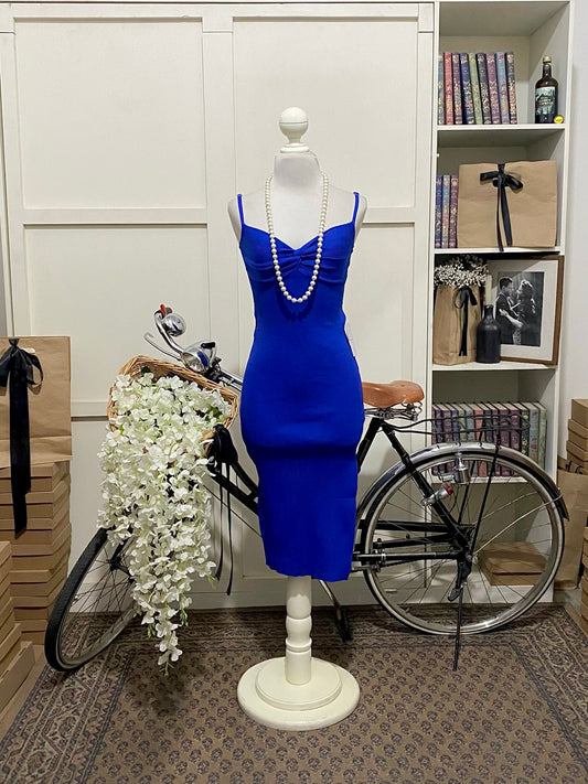 Vestido midi ajustado azul rey o real tirantes