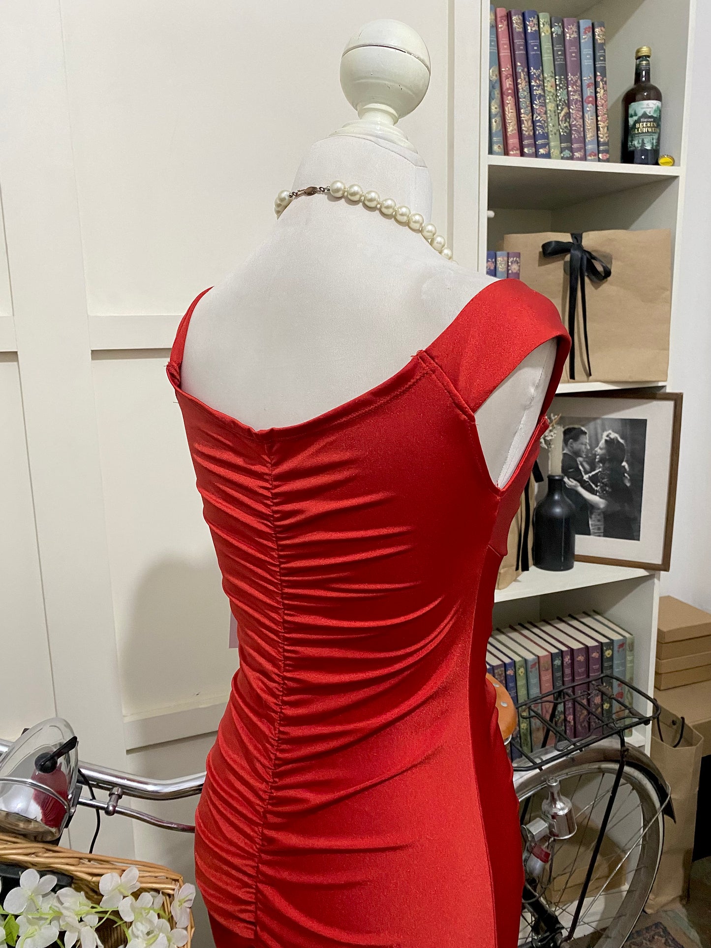 Vestido largo ajustado rojo hombros descubiertos