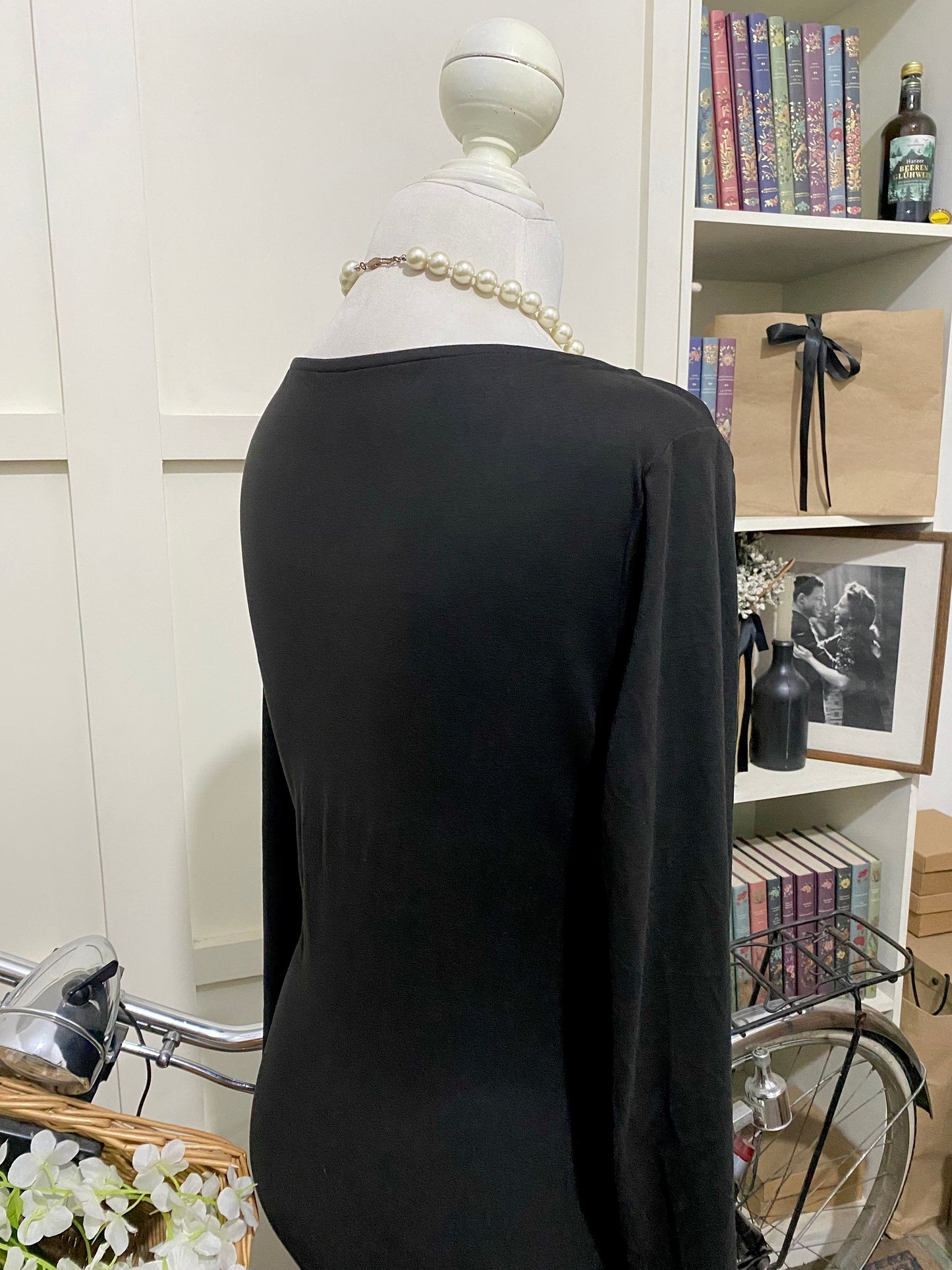 Vestido midi ajustado negro manga larga