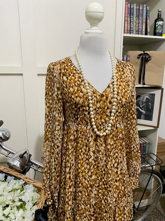 Fania, vestido corto línea A café integral estampado manga larga