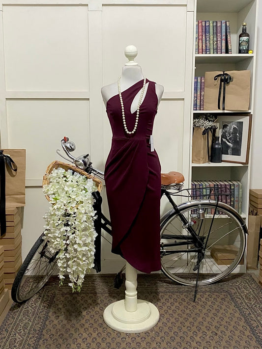 Charis, vestido midi ajustado burdeos o tinto un hombro