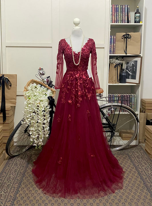 Begoña, vestido largo línea A burdeos o tinto manga larga
