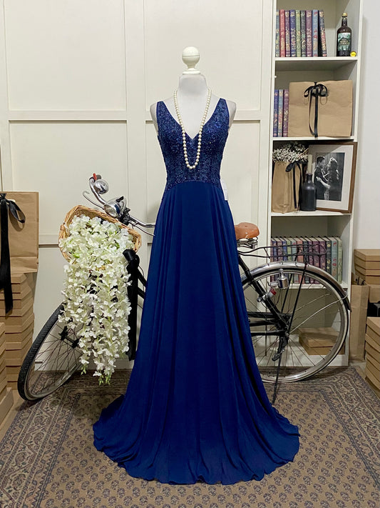 Concepción, vestido largo línea A azul marino tirantes
