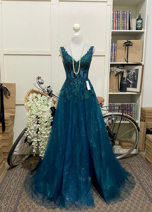 Briana, vestido largo línea A verde oscuro tirantes